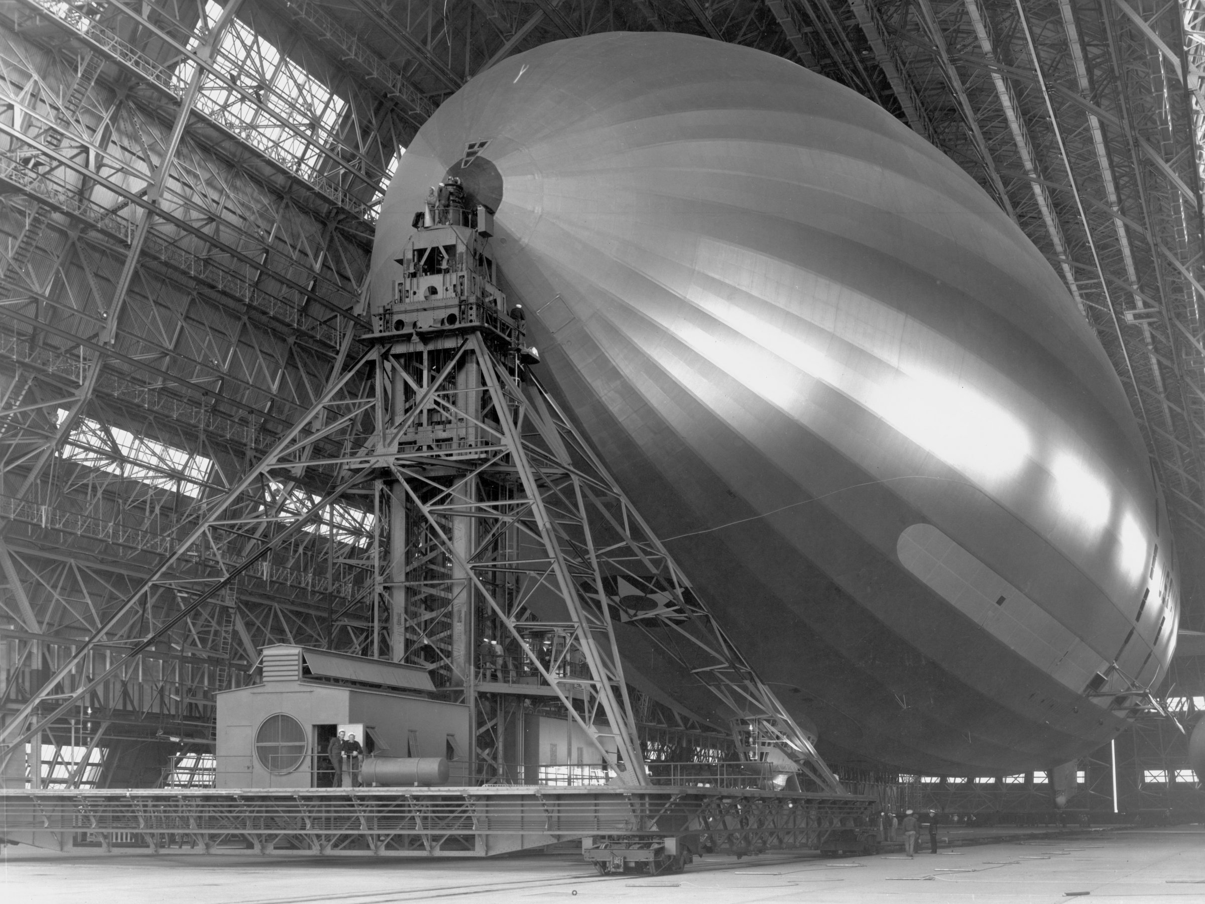 El USS Macon, la inspiración de Sergey Brin, se exhibió en el Centro de Investigación Ames. (NASA)
