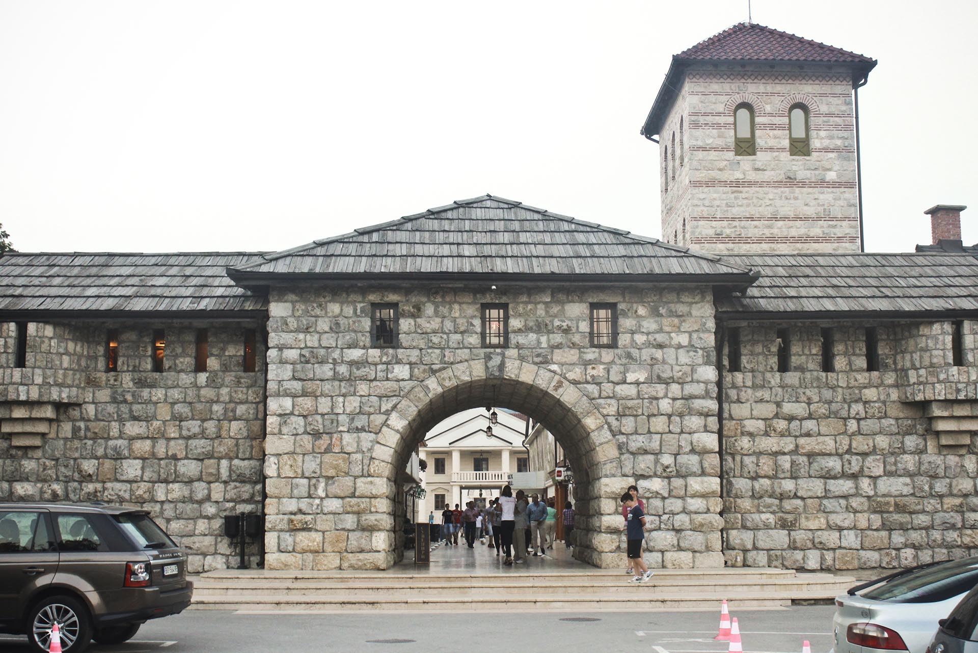 Ingreso a Kamengrad (la ciudad de piedra)/Andricgrad, en Visegrad, Bosnia Herzegovina