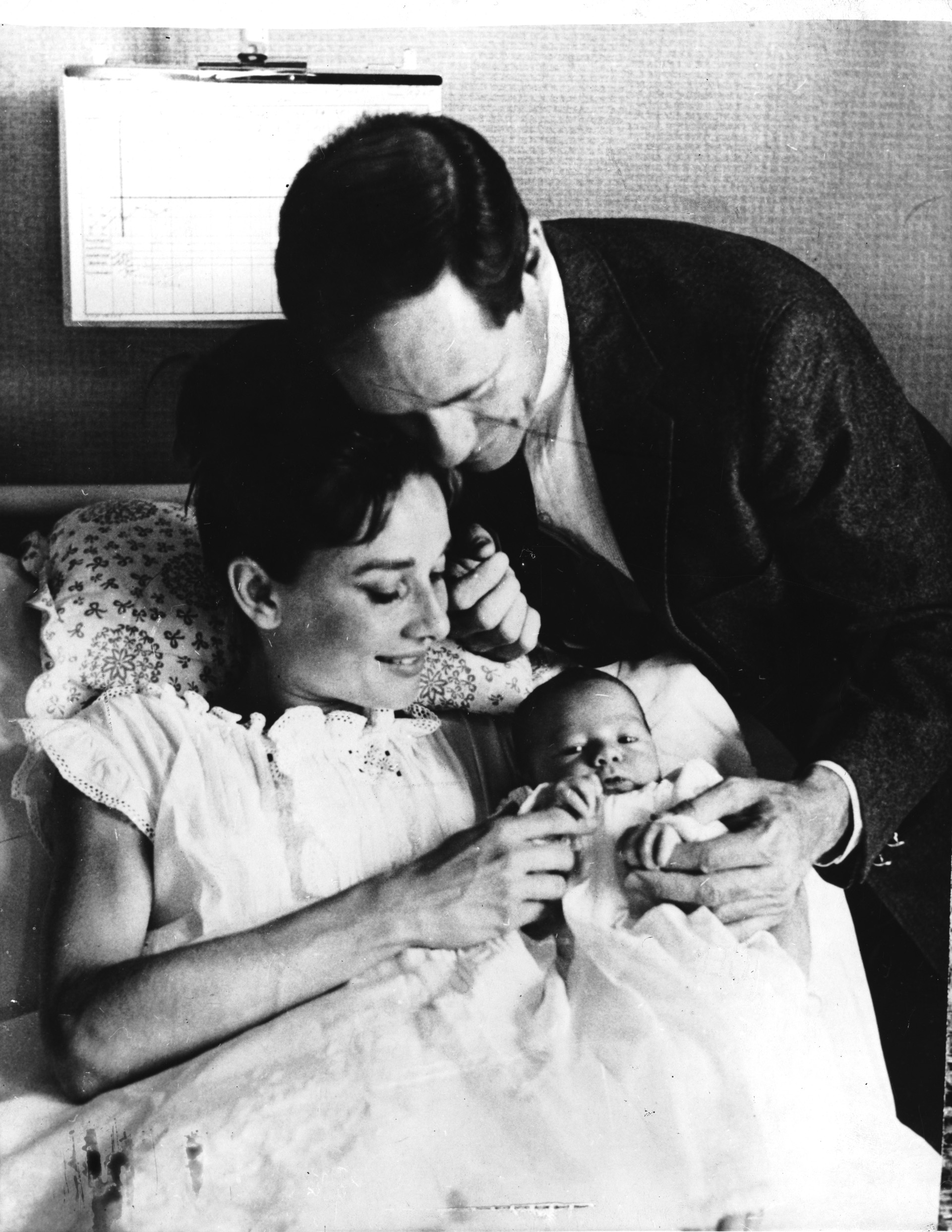 Su primer matrimonio con Mel Ferrer duró catorce años y junto a él tuvo a su primer hijo, Sean (Central Press/Hulton Archive/Getty Images)