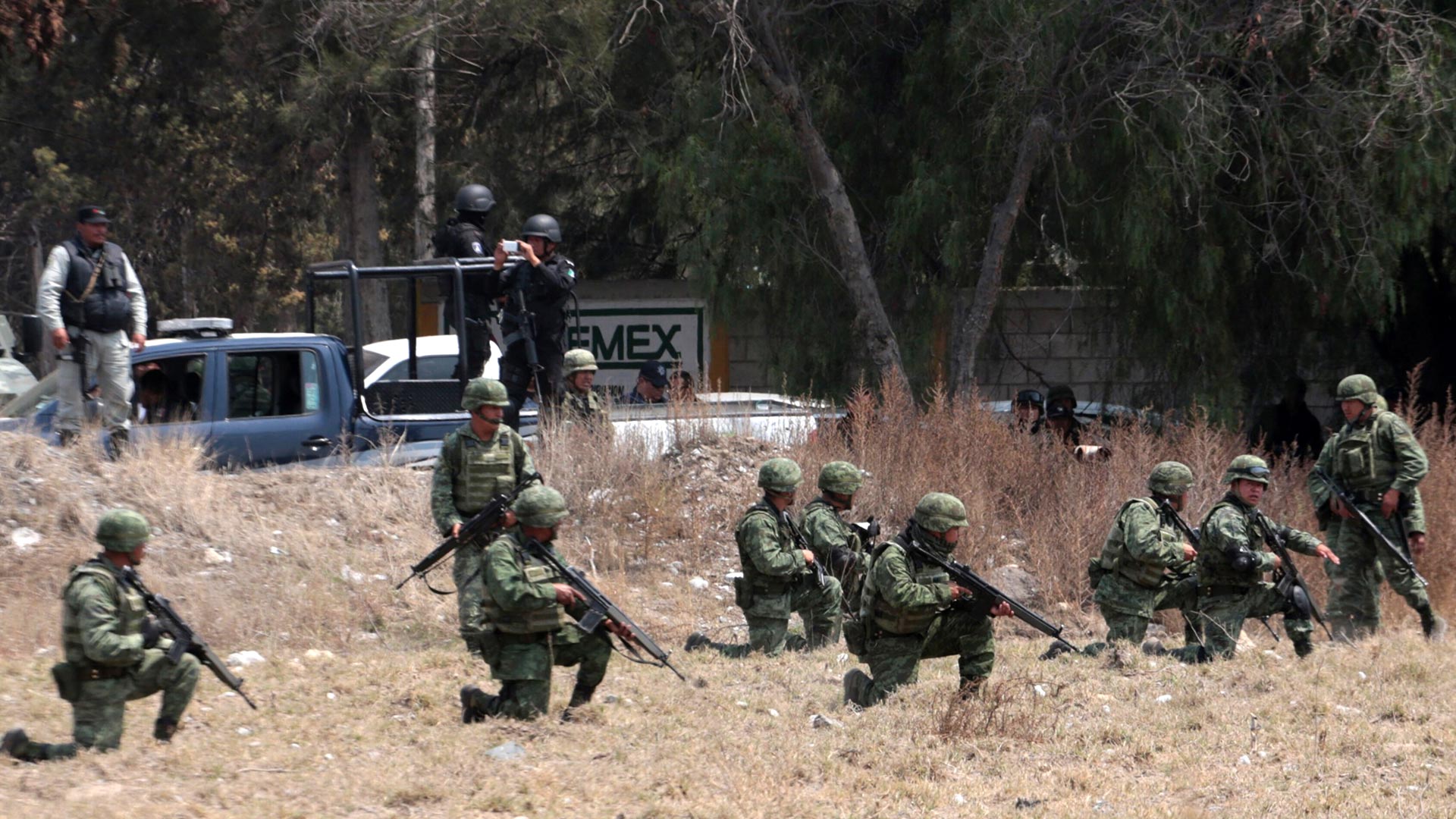 Las fuerzas armadas también están siendo capacitadas para enfrentar a los ladrones de combustible (Foto: AFP)