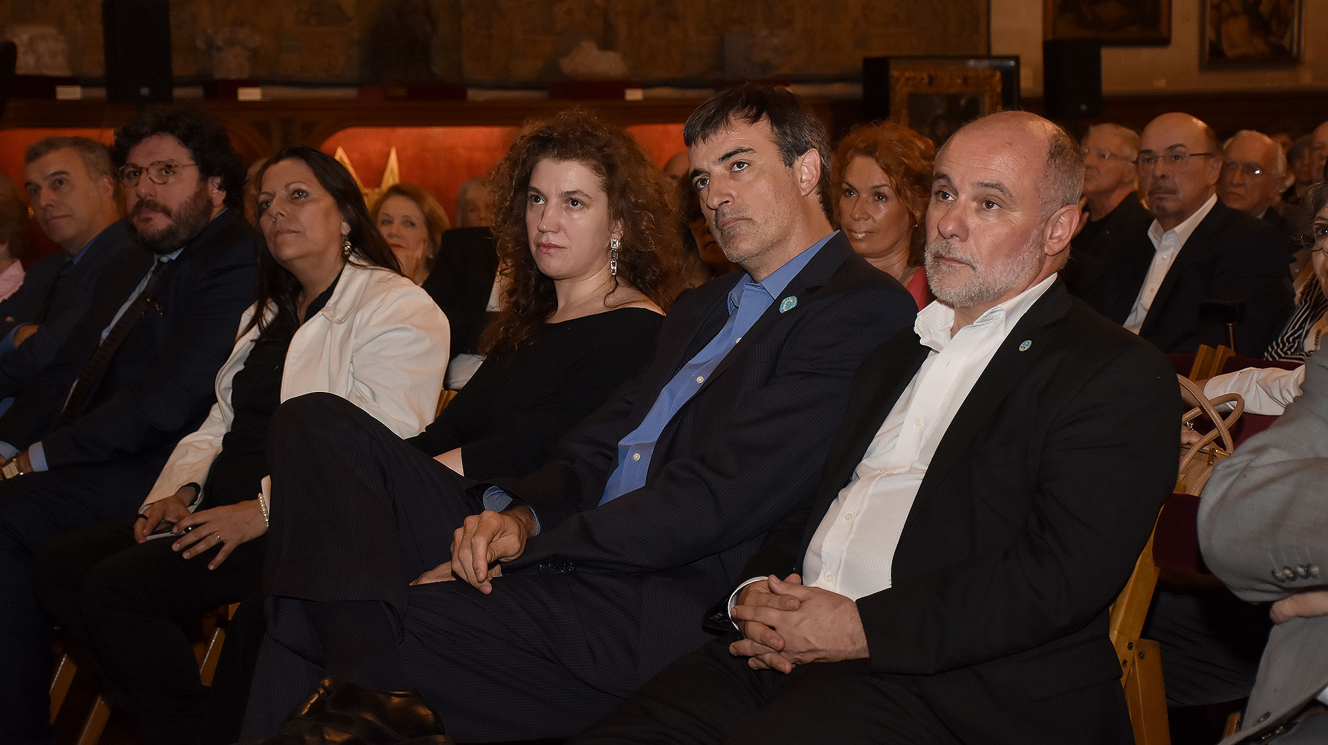 Durante los varios minutos que duró el discurso, todos escucharon las palabras de Fernández Díaz muy atentamente