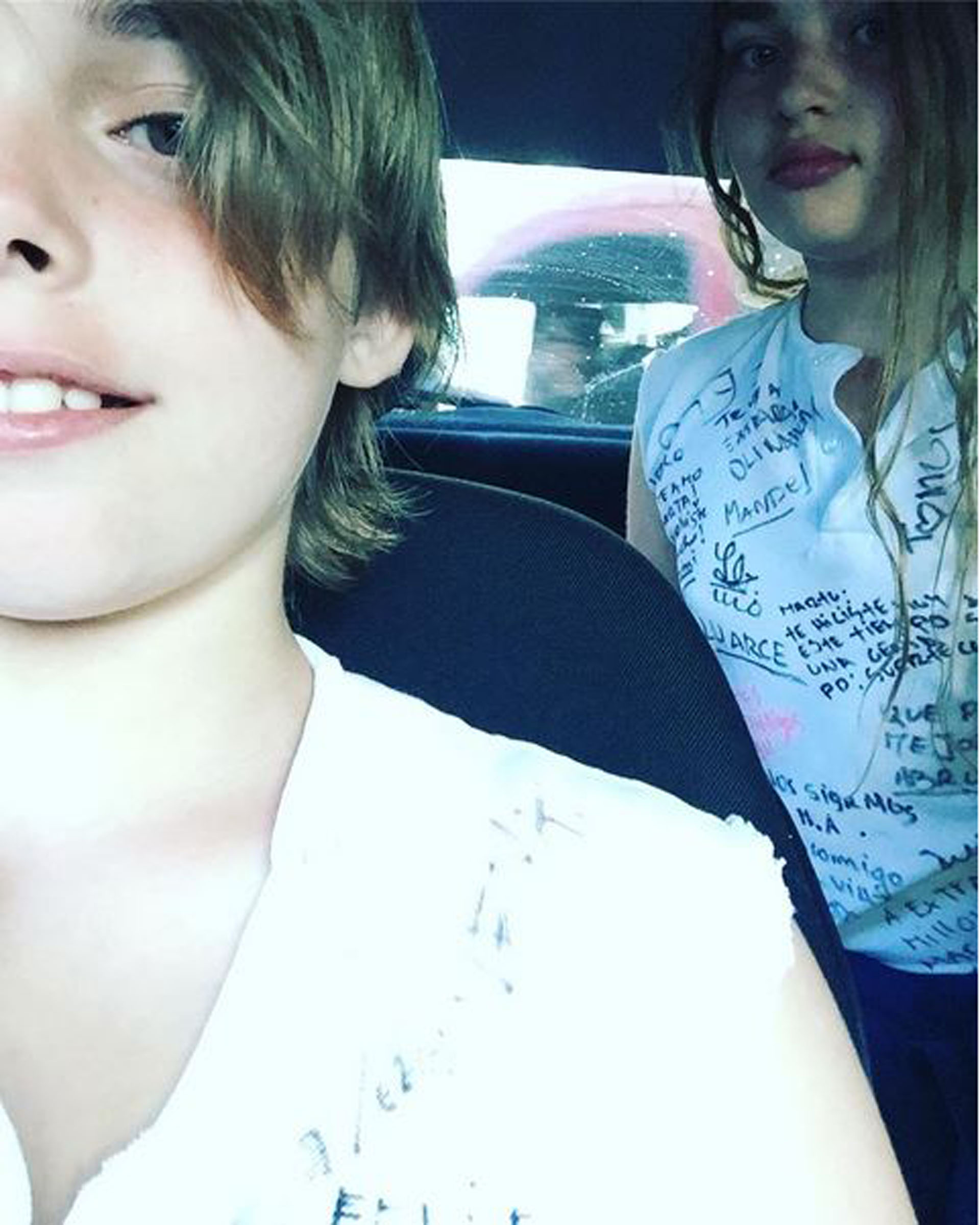 Felipe con su hermana