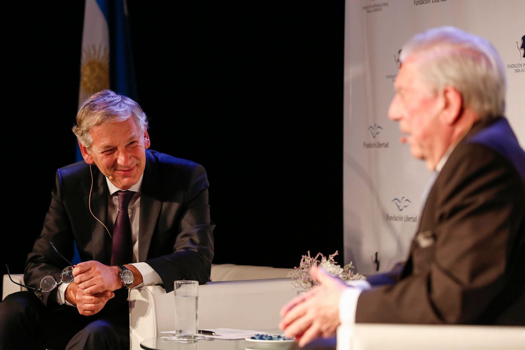 “Lo importante es no morirse en vida”, dijo Vargas Llosa (Agustín Marcanian)