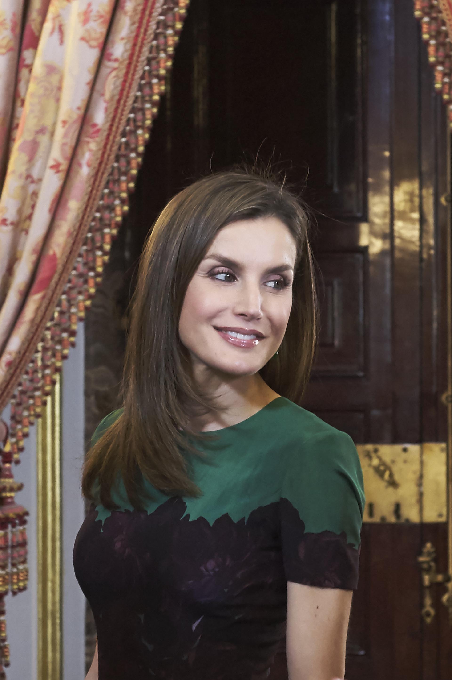 Letizia parece haber dejado atrás el cabello corto y ahora elige dejar crecer su cuidada melena castaña