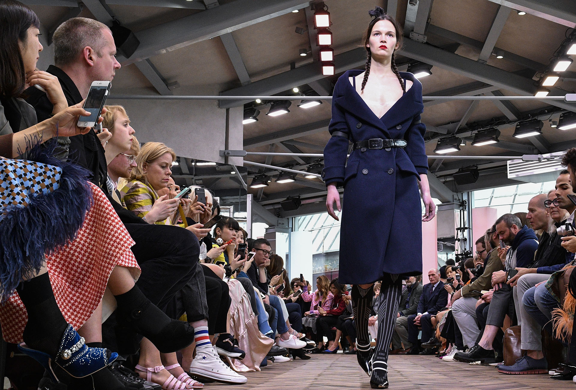 Prada presentó 38 looks en la pasarela de Milán (Getty Images)
