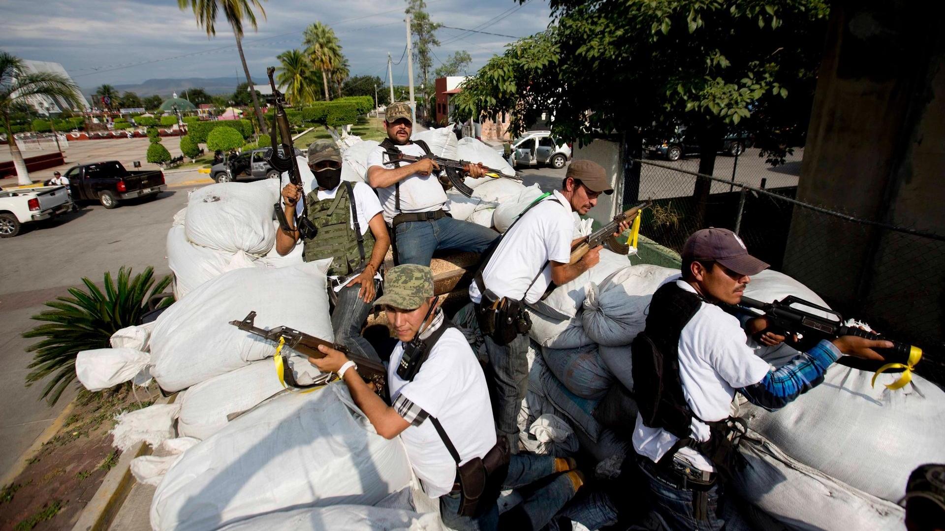 Fuerzas de autodefensa de Michoacán, México, otro país fuertemente afectado por la violencia (AP)