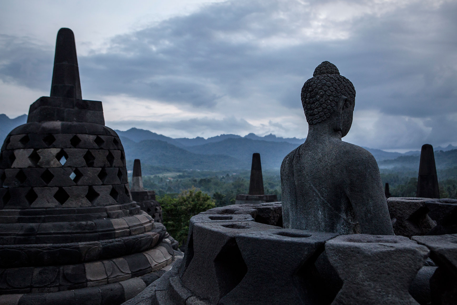 Una estatua del Buda en el templo Borobudur de Java, Indonesia, una de las atracciones turísticas más visitadas del país. (Getty)
