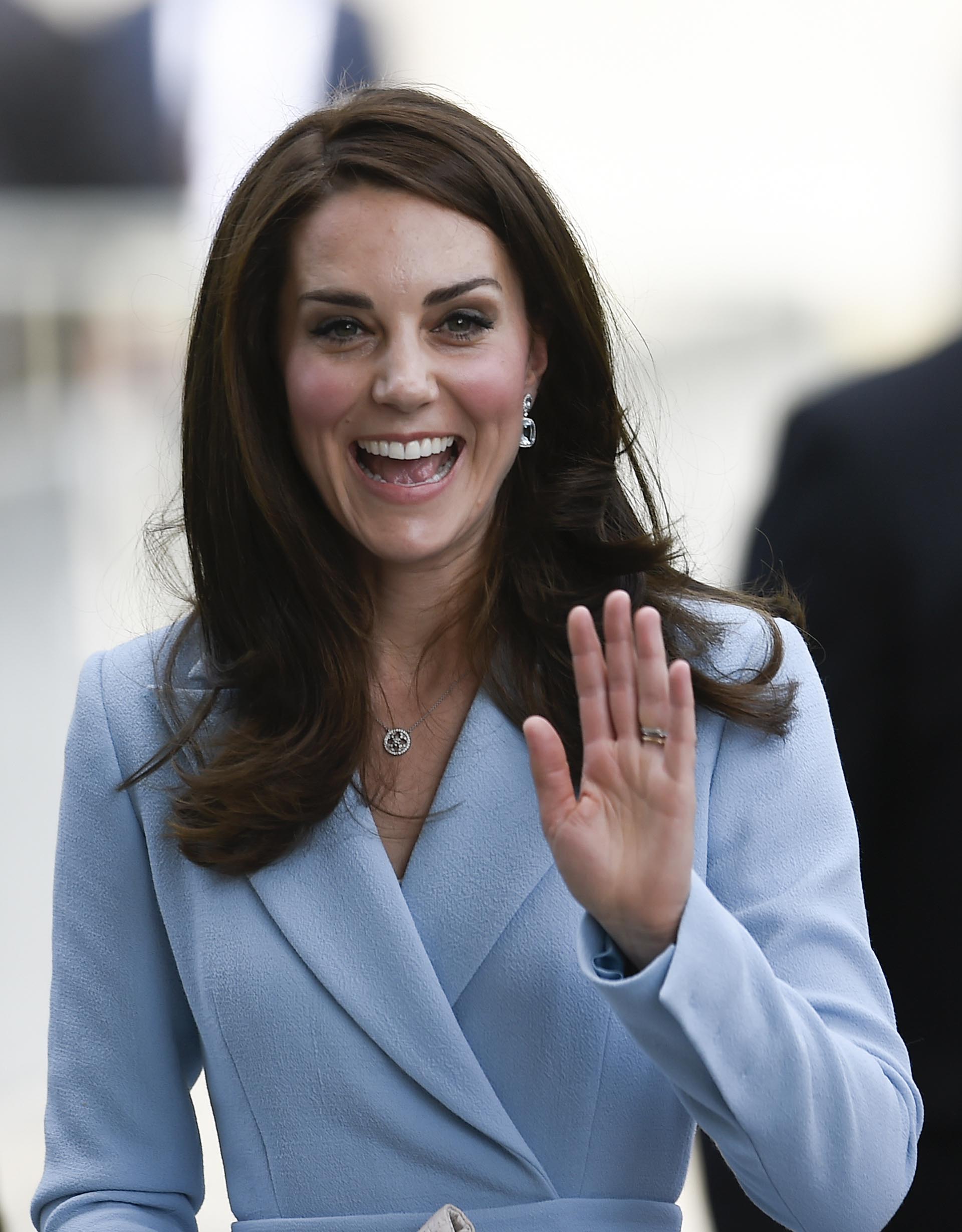 Siempre sonriente y de buen humor, así arribó la Catalina de Cambridge a un acto oficial en Luxemburgo