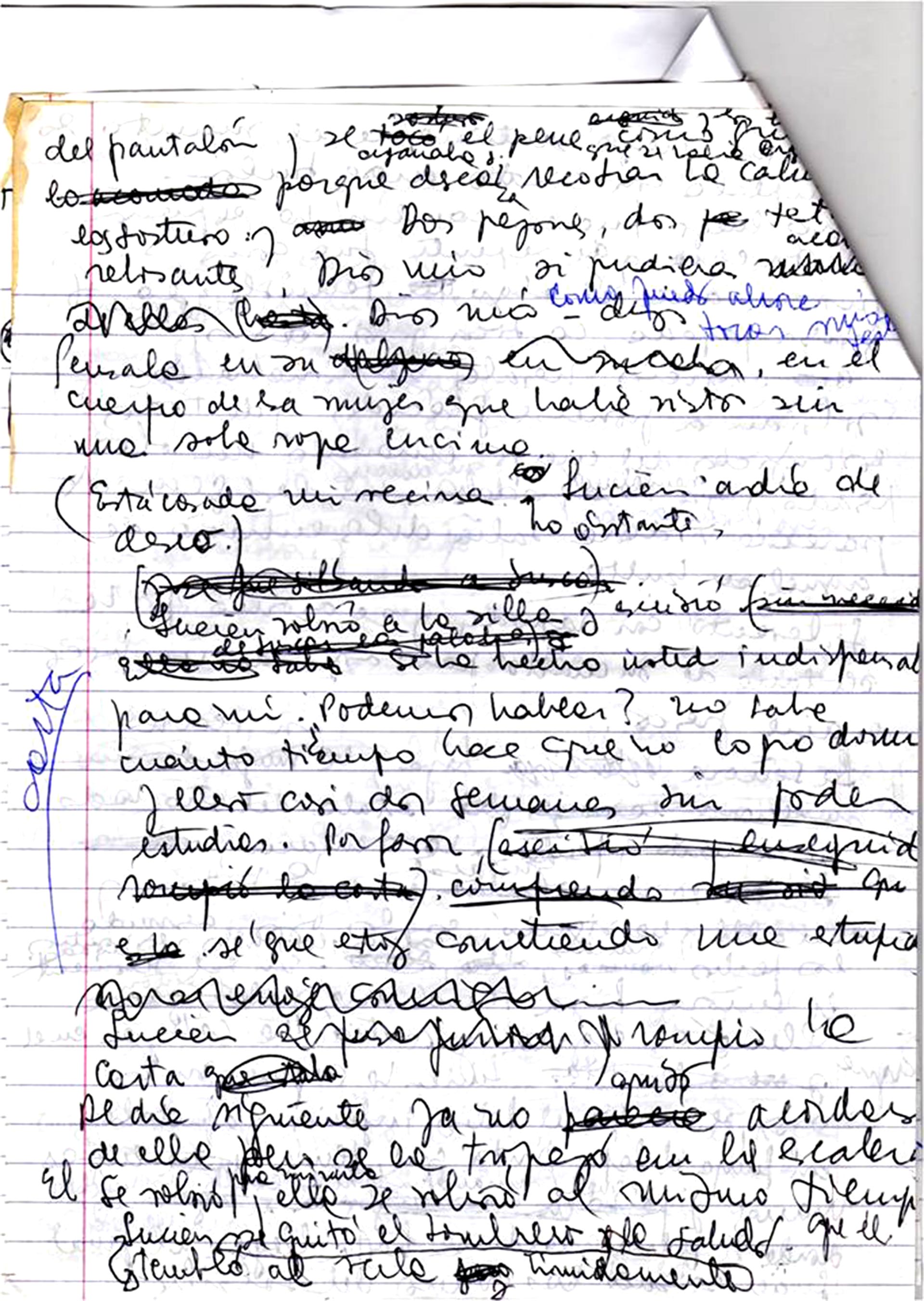 Manuscrito de “El arresto”. Perla Suez sigue escribiendo los borradores a mano.