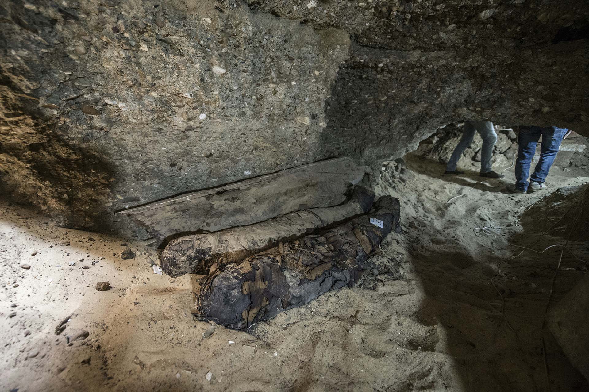 Según confirmó Salah Al Juli, responsable del grupo de arqueólogos que dieron con el descubrimiento, había 17 momias dentro de las catacumbas (AFP)