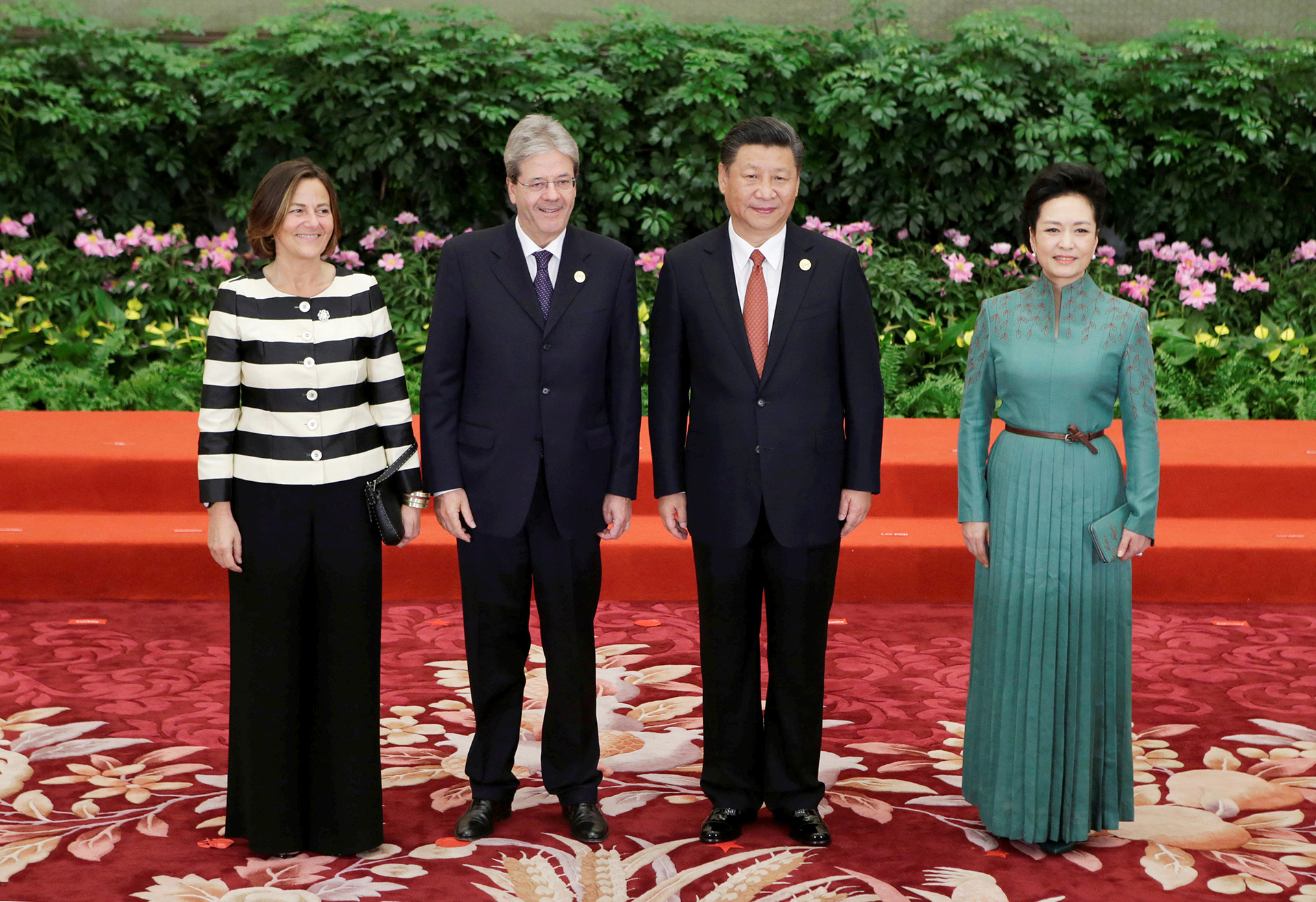 El primer ministro italiano Paolo Gentiloni y su mujer Emanuela Mauro