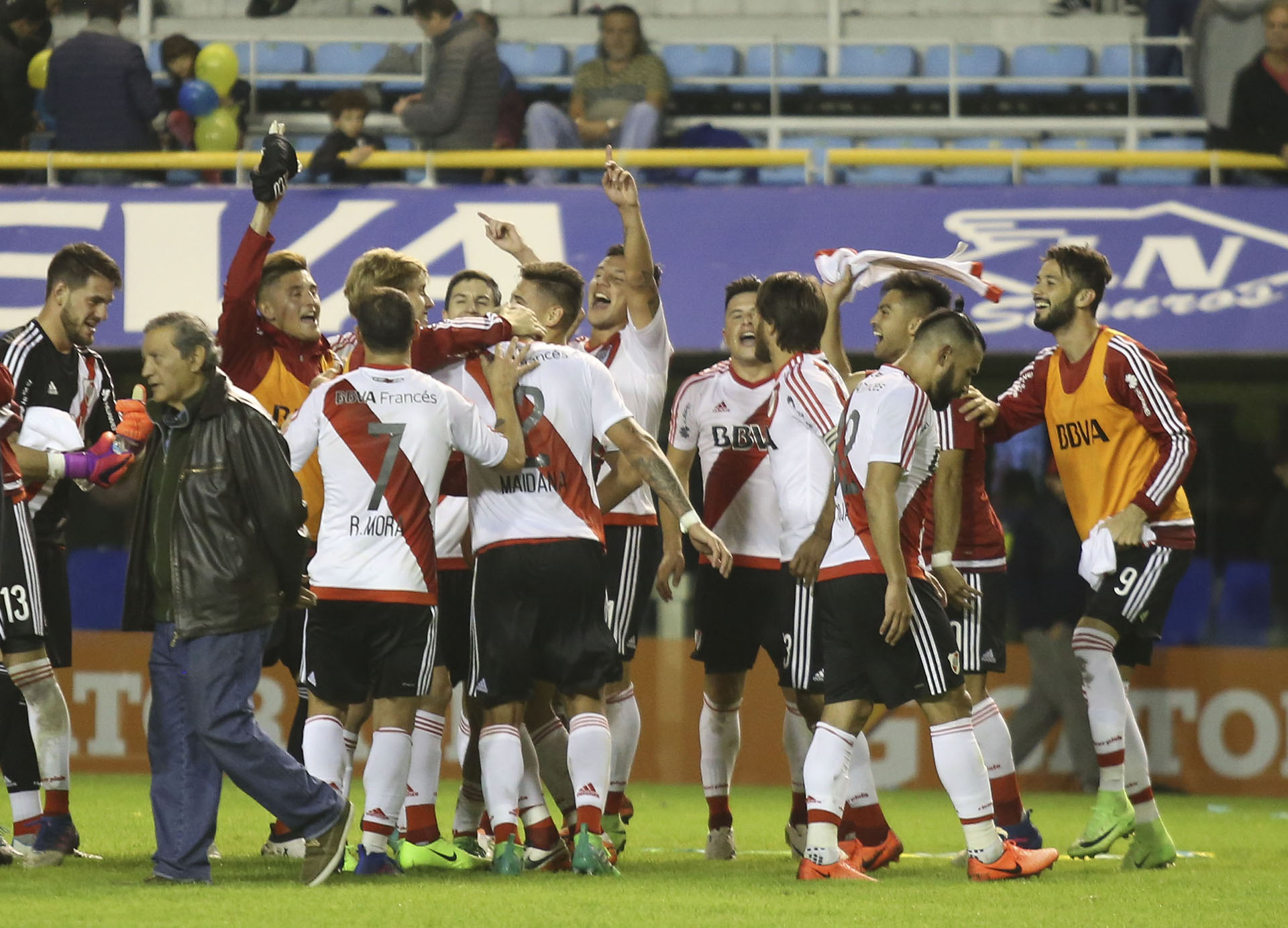 Escena del final del superclasico disputado en la Bombonera, en el que River vencio a Boca por 3 a 1.