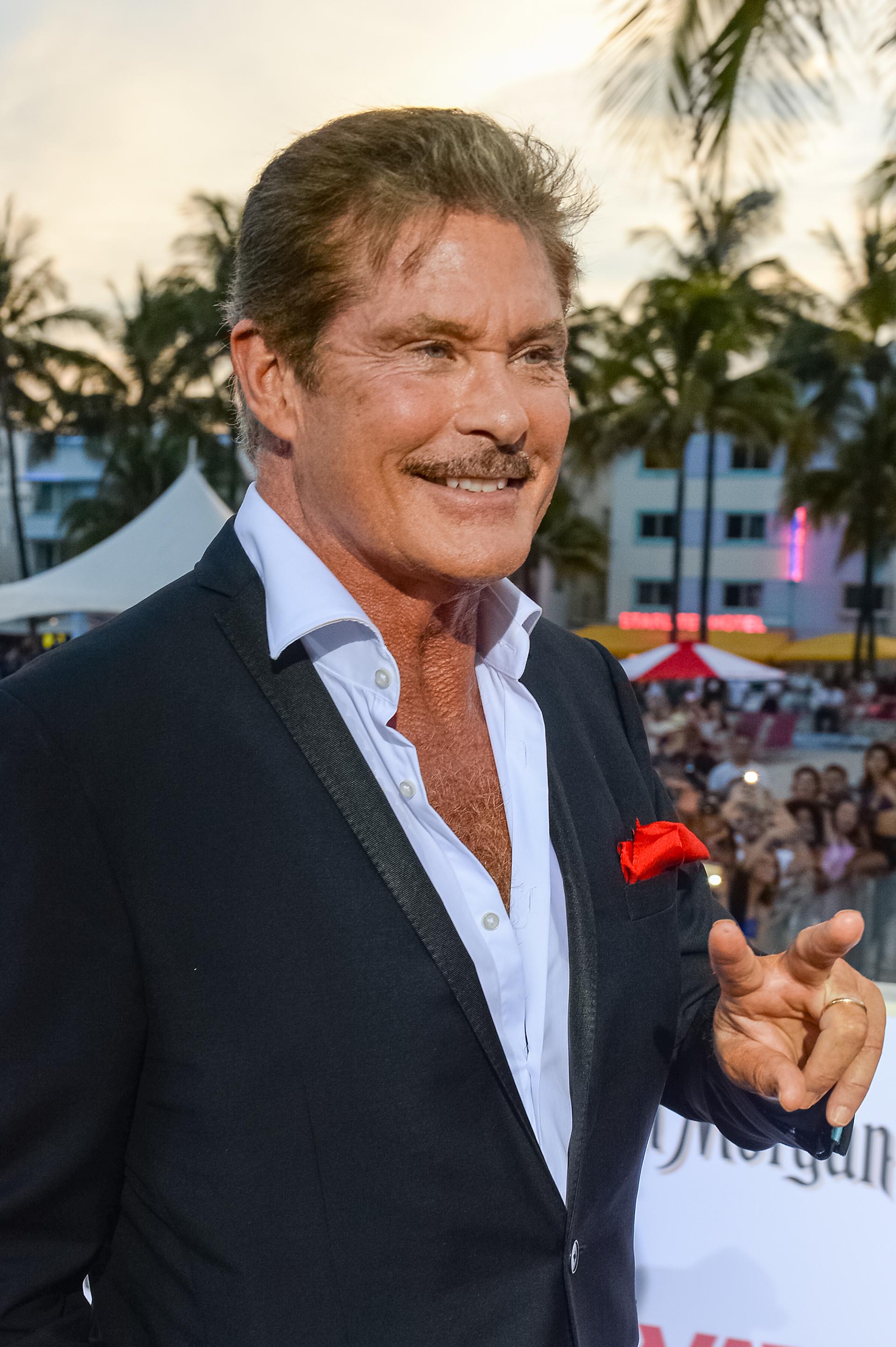 A los 64 años, David Hasselhoff se conserva como uno de los emblemáticos galanes de Hollywood