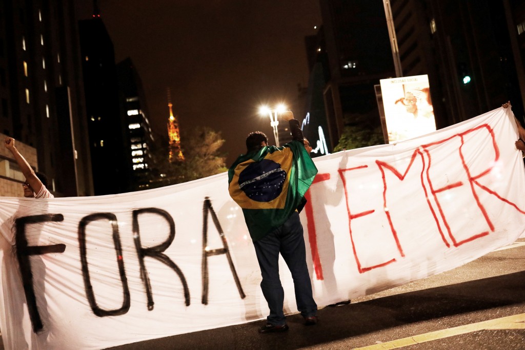 Los partidarios de Lula y Rousseff también convocaron por las redes a manifestaciones para pedir la salida del actual mandatario
