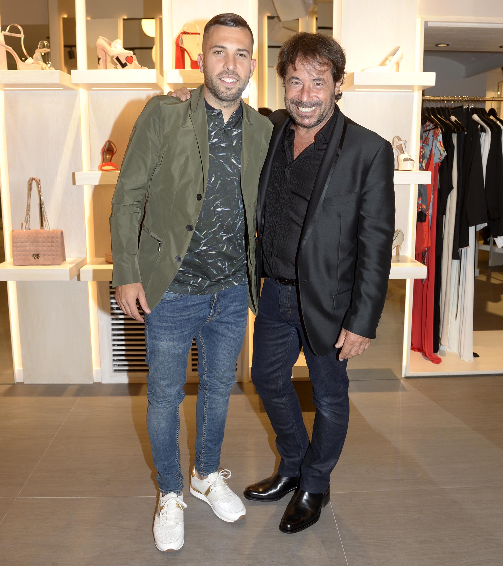Jordi Alba y Ricky Sarkany