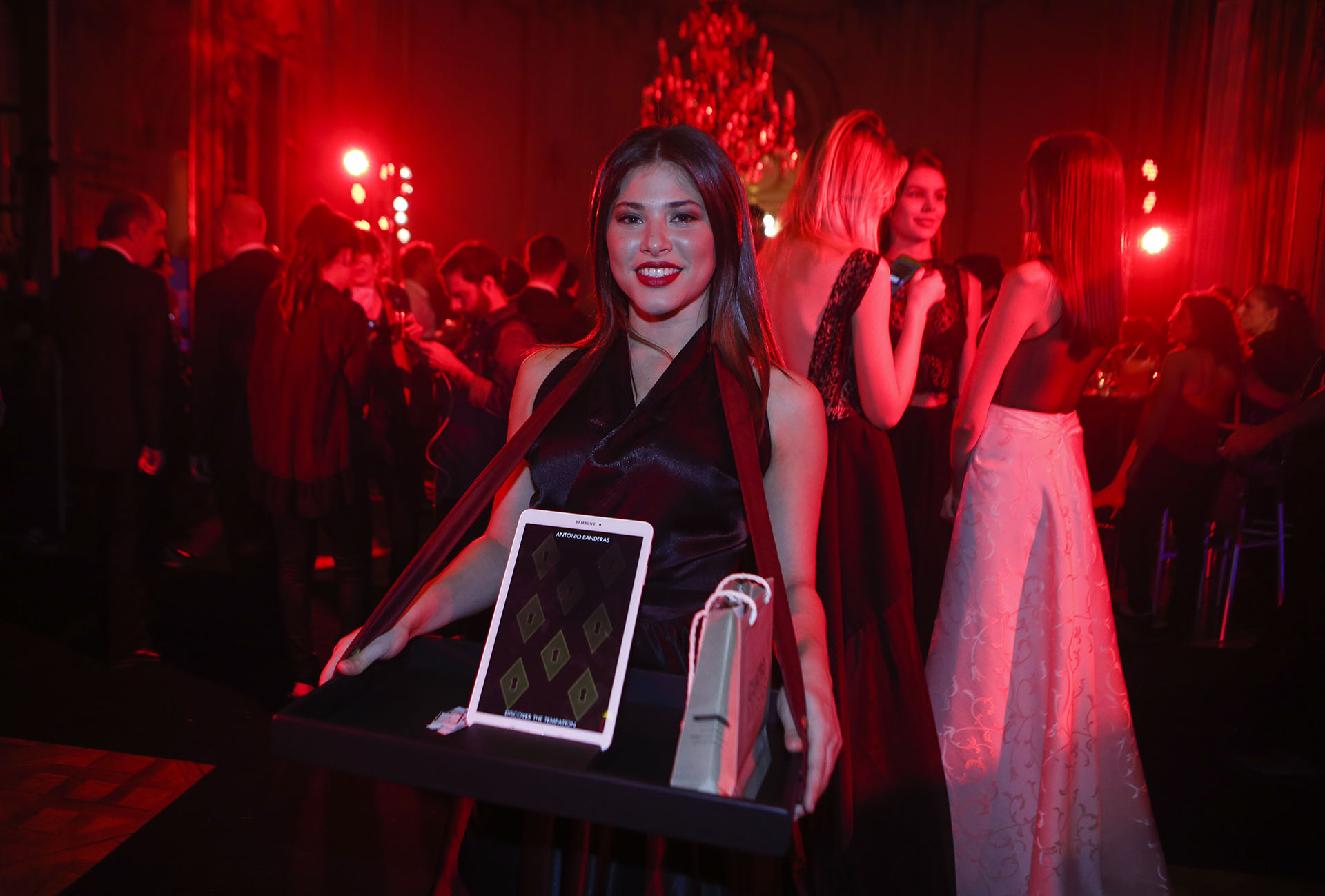 Los exclusivos invitados probaron suerte con el código de la llave que recibieron junto con la invitación y con la que tenían la posibilidad de llevarse premios
