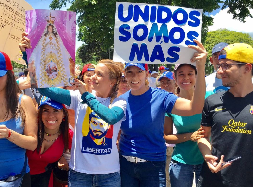 Lilian Tintori, esposa de Leopoldo López, fue una de las líderes opositoras que encabezó la marcha