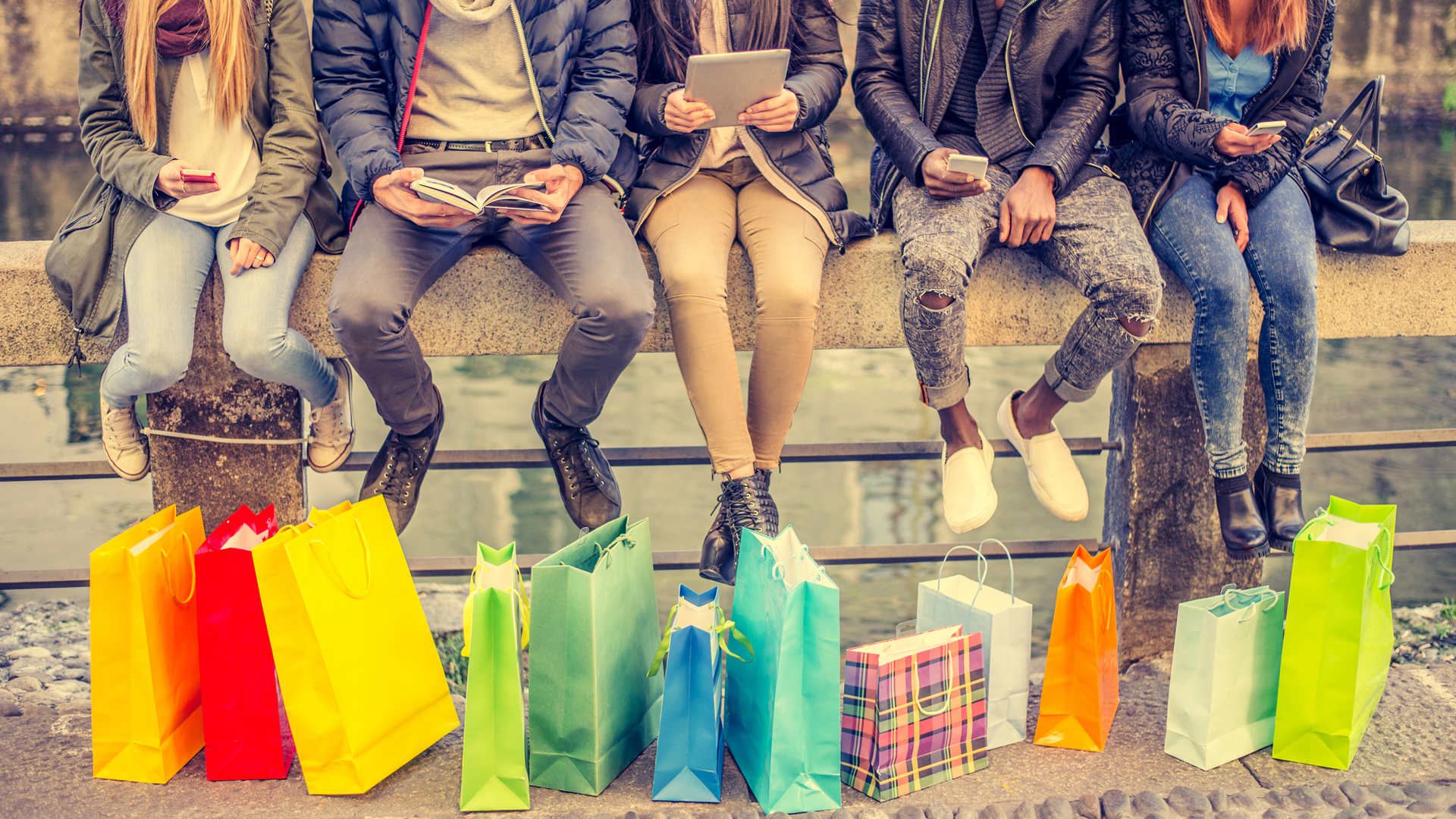 Los jóvenes entre 18 y 33 años son hoy los mayores consumidores del mercado (iStock)