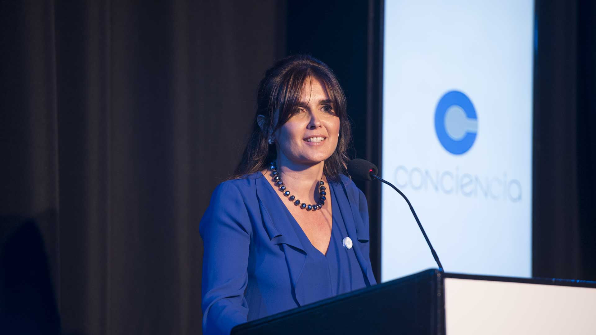 Beby Lacroze, presidente de Asociación Conciencia, manifestó: “Sólo una mejor educación y para todos nos va a llevar a ser un país mejor, con una sociedad más justa e igualitaria. Para ello, necesitamos de una dirigencia política consciente de que su misión es velar por los intereses de aquellos que más lo necesitan, brindándoles no sólo asistencia, sino herramientas para revertir la realidad. Pero también precisamos ciudadanos que trabajen en equipo por el bien común. Es momento de dejar nuestros intereses individuales de lado y actuar como ciudadanos comprometidos con nuestro país. Todos queremos una Argentina mejor, seamos mejores argentinos”