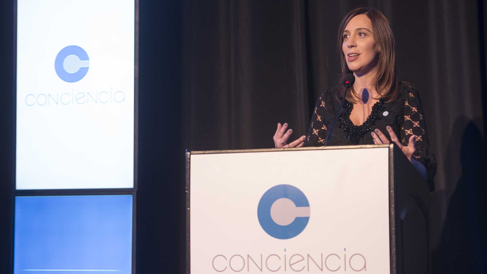 La gobernadora de la provincia de Buenos Aires, María Eugenia Vidal, expresó: “Conciencia ha demostrado gran coherencia y persistencia en la educación, un eje que nos convoca a trabajar juntos en el largo plazo. Es un objetivo por el que vale la pena trabajar para nuestros hijos y nietos, para las personas que van a dirigir nuestro país en el futuro: que ellos puedan ser lo que quieran ser, pero que lo hagan con valores. La educación tiene un único protagonista, los millones de chicos que van a clases todos los días”