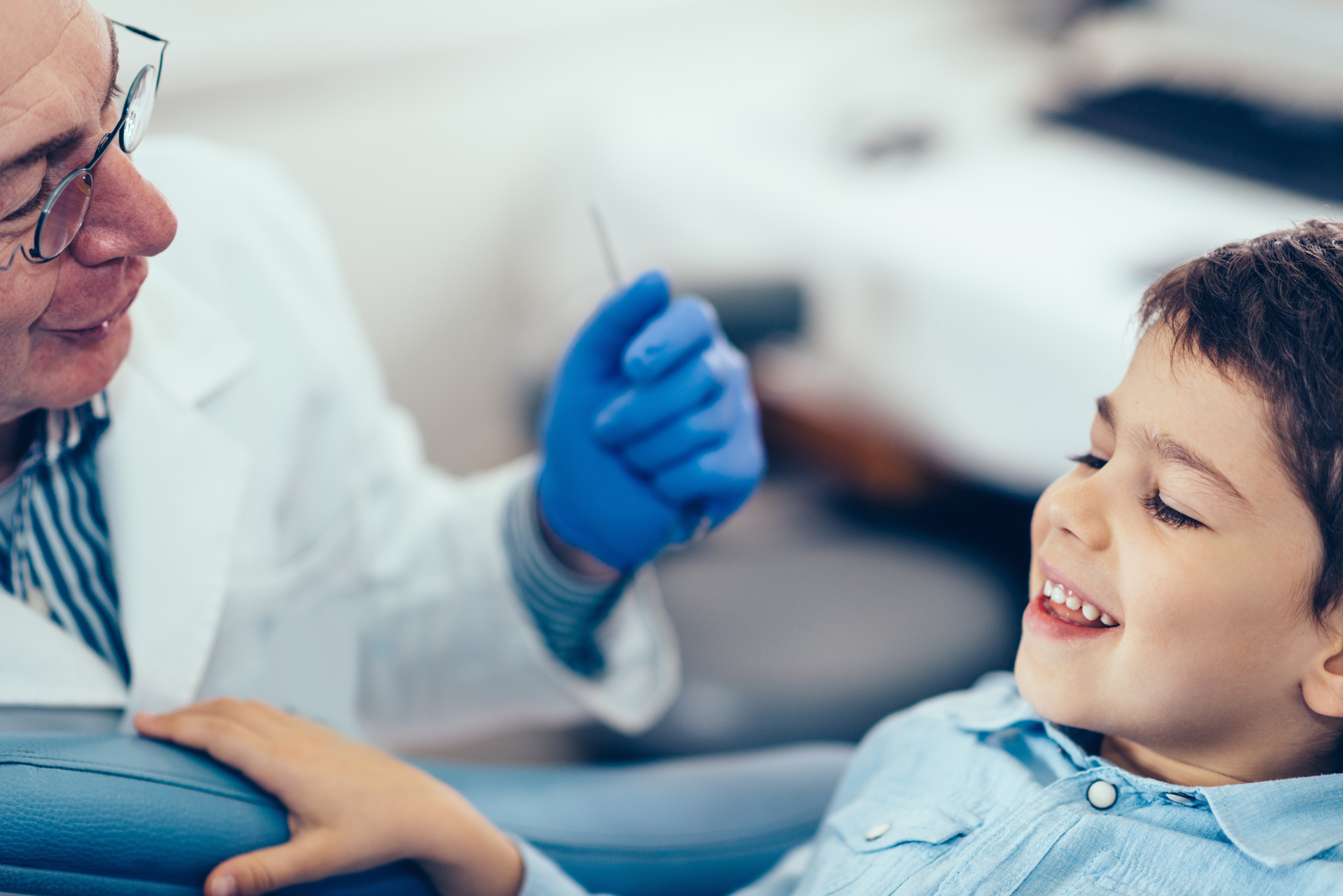 Ambas entidades ofrecen salud oral a aquellas personas que no disponen de cobertura médica (iStock)