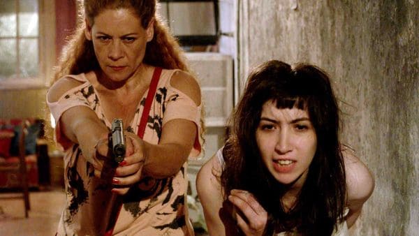 Sofía y Loren Acuña en el film “Madraza”