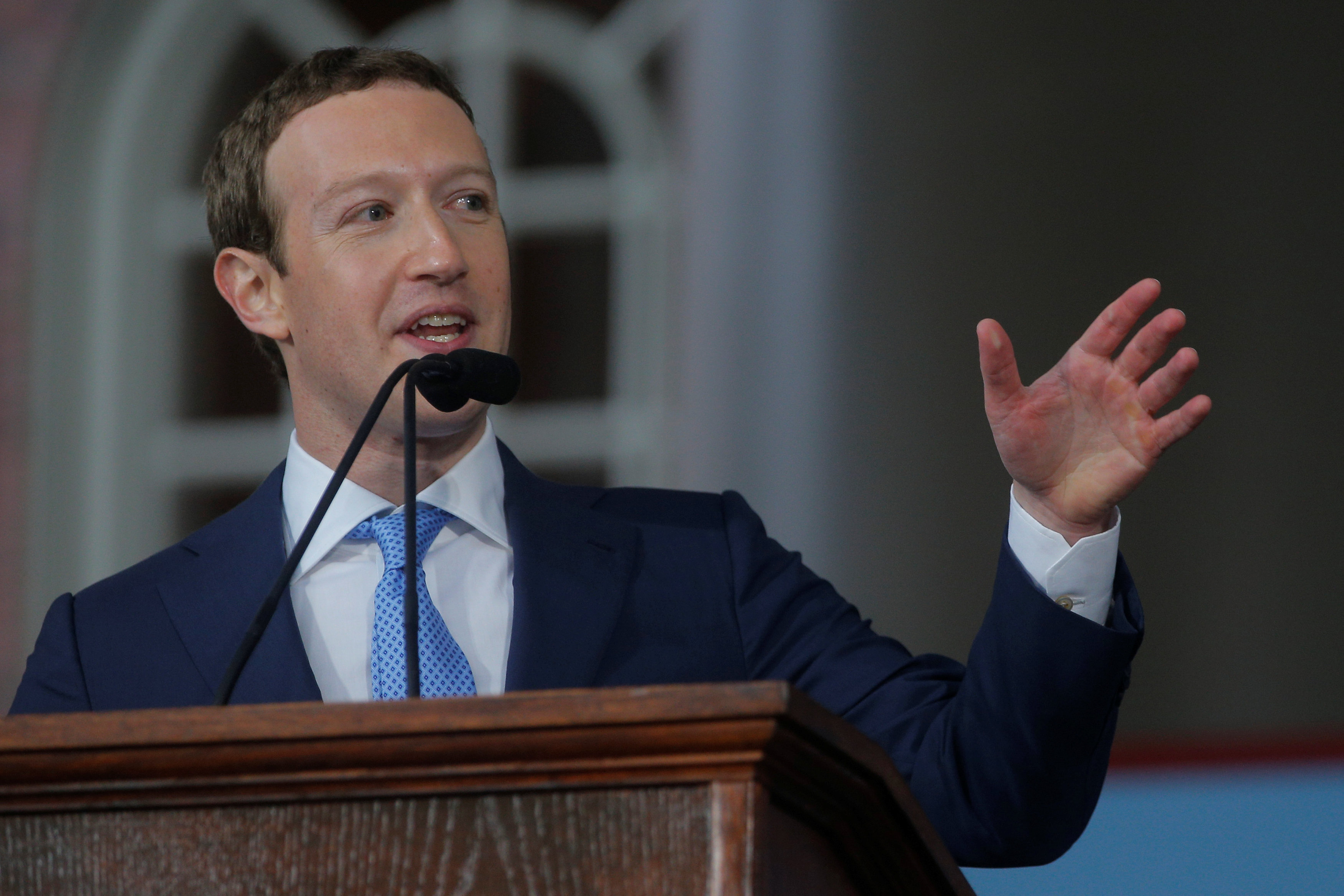Mark Zuckerberg, fundador y CEO de Facebook, habla en la Universidad de Harvard (Reuters)