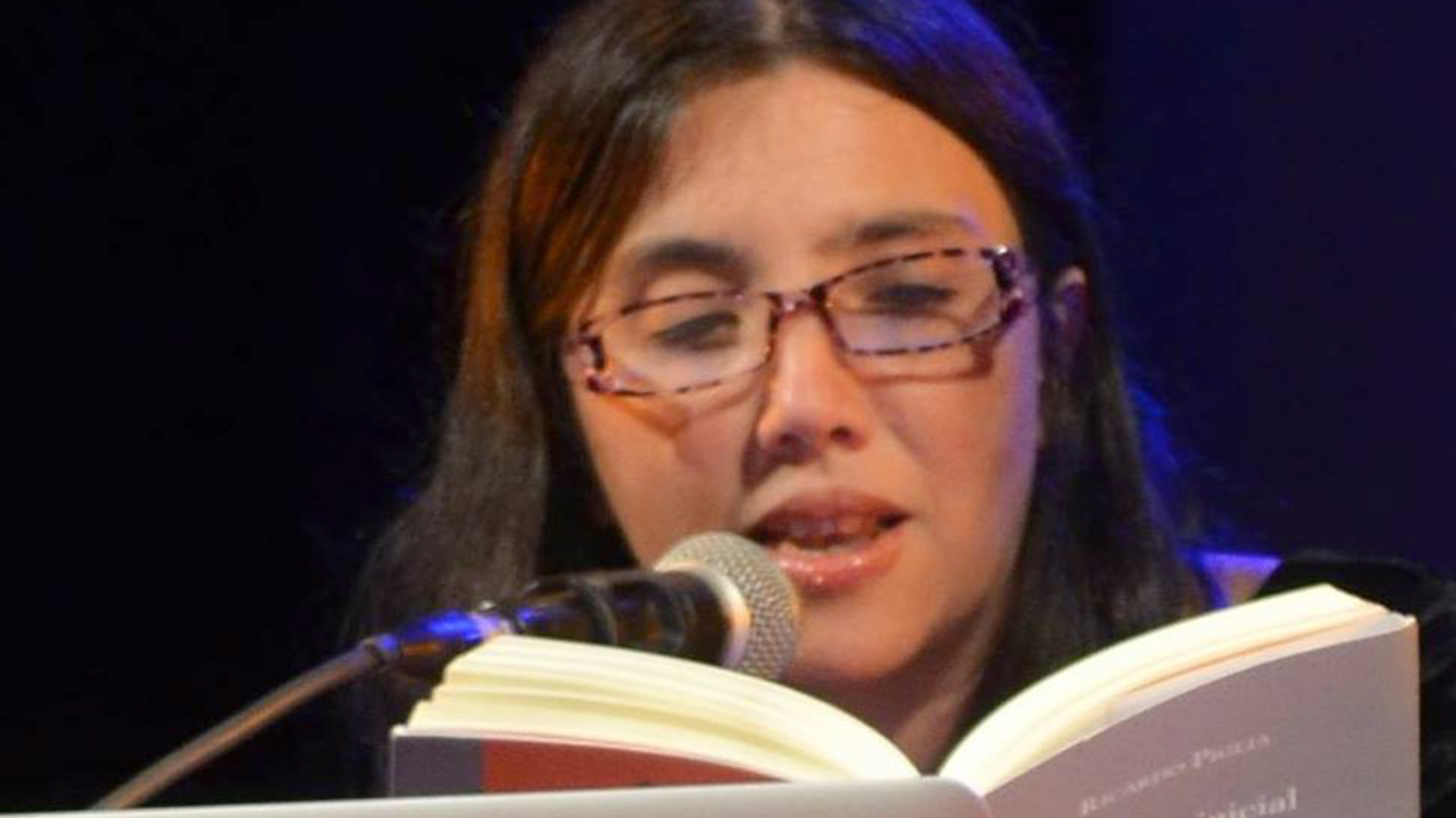 Las estrategias para iniciar a los chicos en la lectura siempre deben contemplar el afecto.