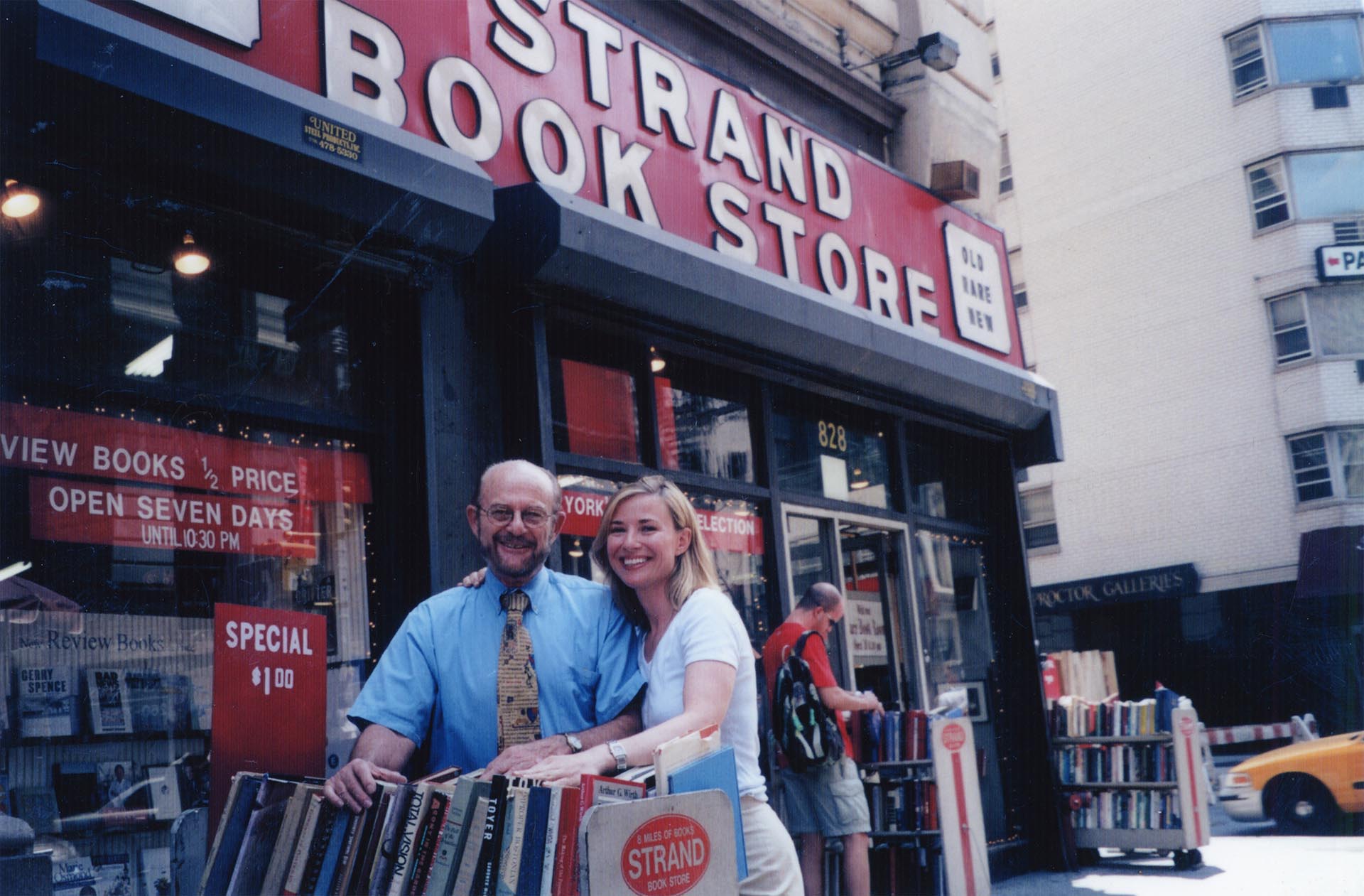 Fred y su hija Nancy, en el año 2000 (Strand Book Store)