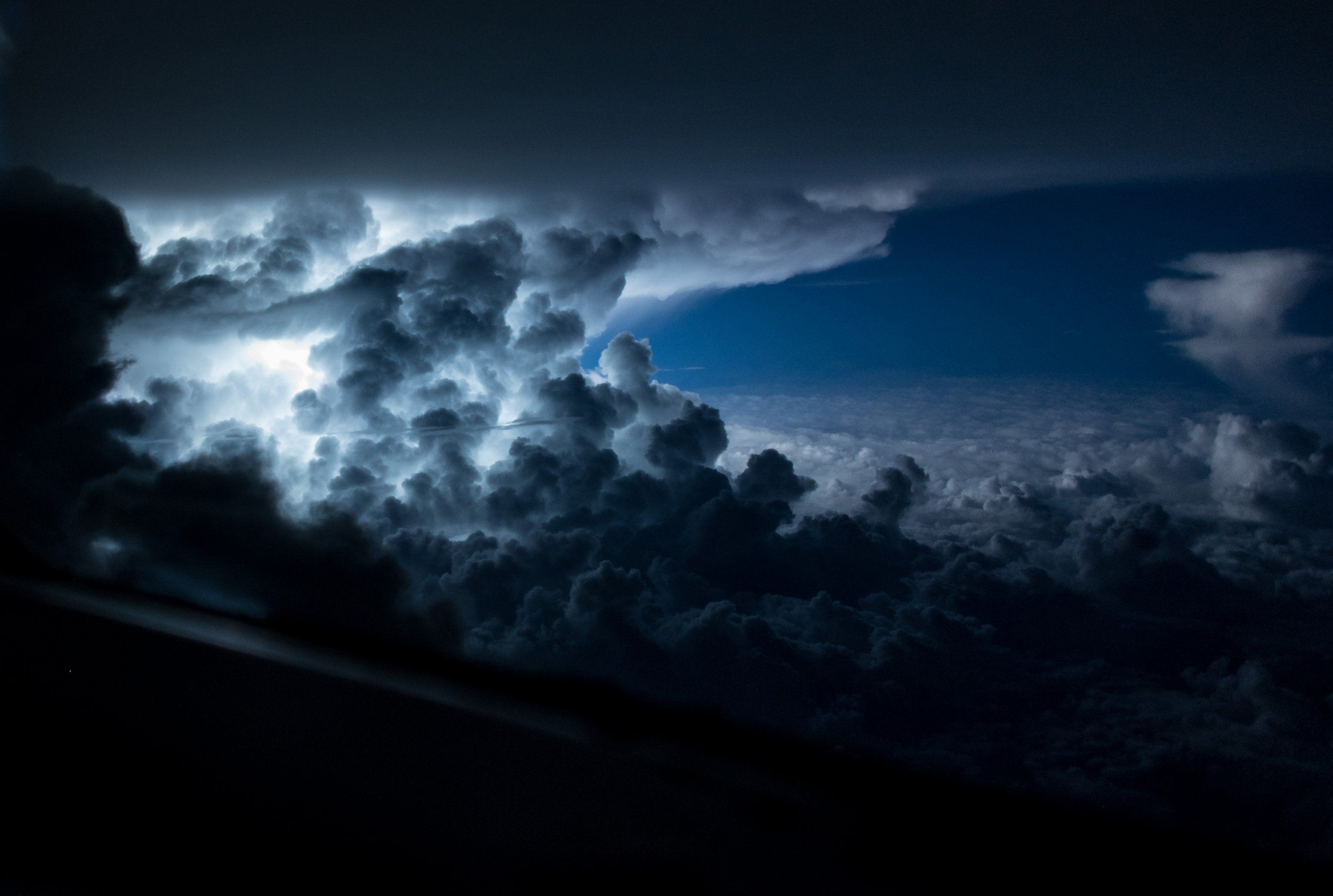 Cerca de Jamaica, en el océano Atlántico, en medio de una gran tormenta