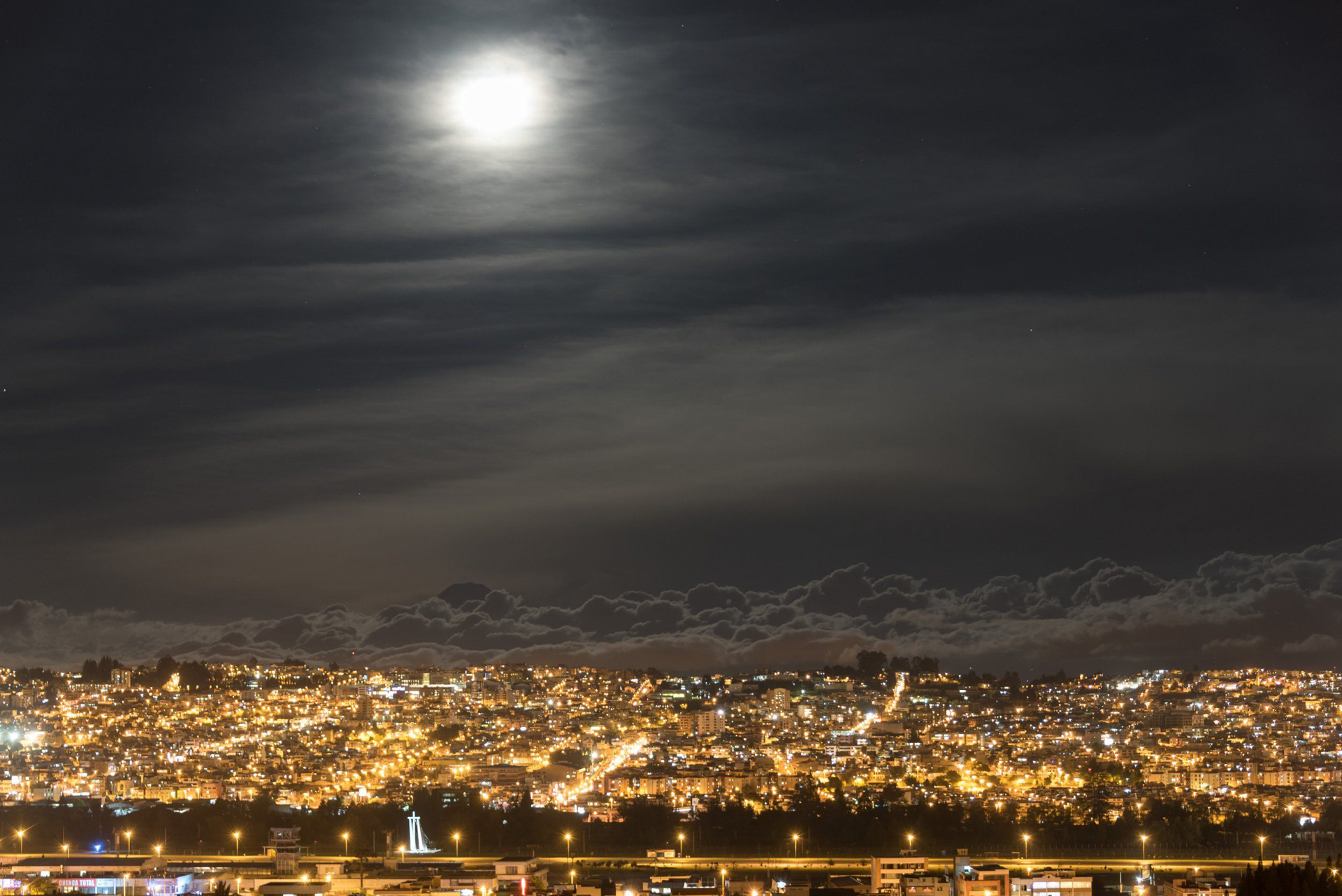 La superluna desde miles de metros de altura
