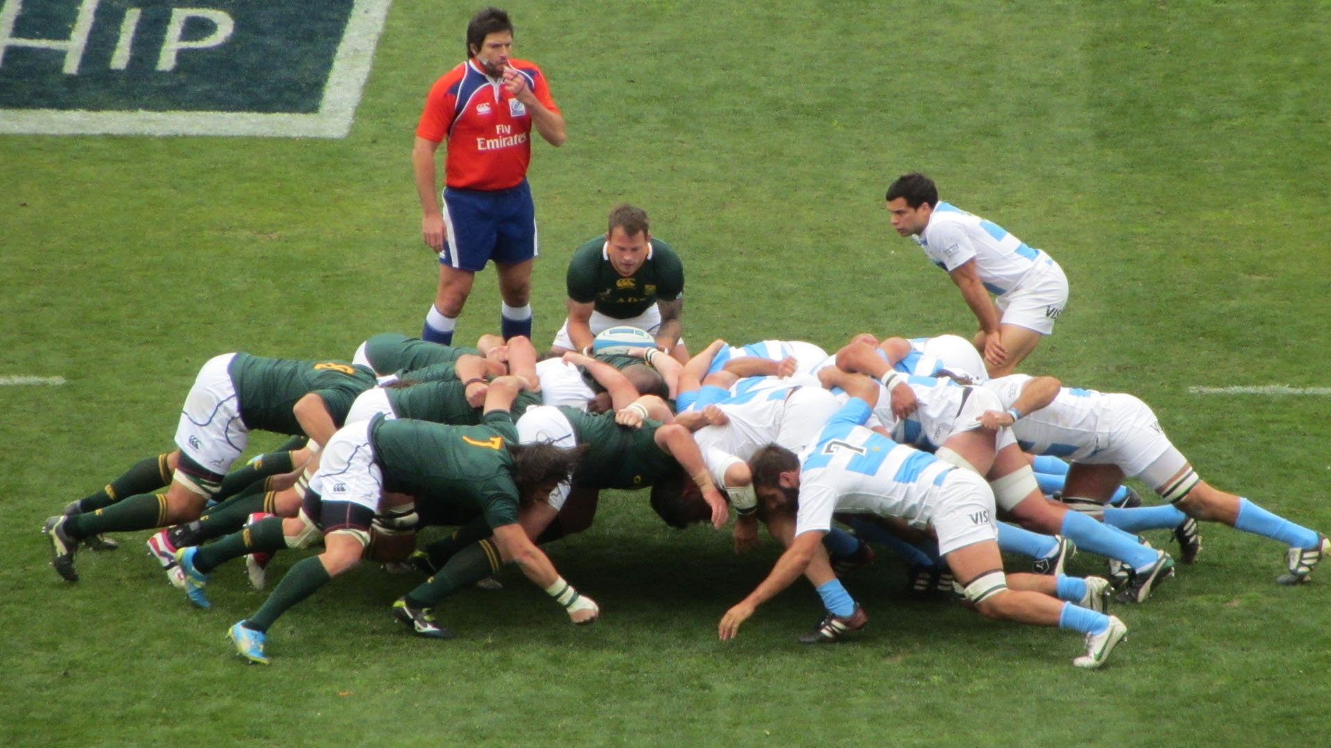 El scrum, una de las formaciones fijas del rugby