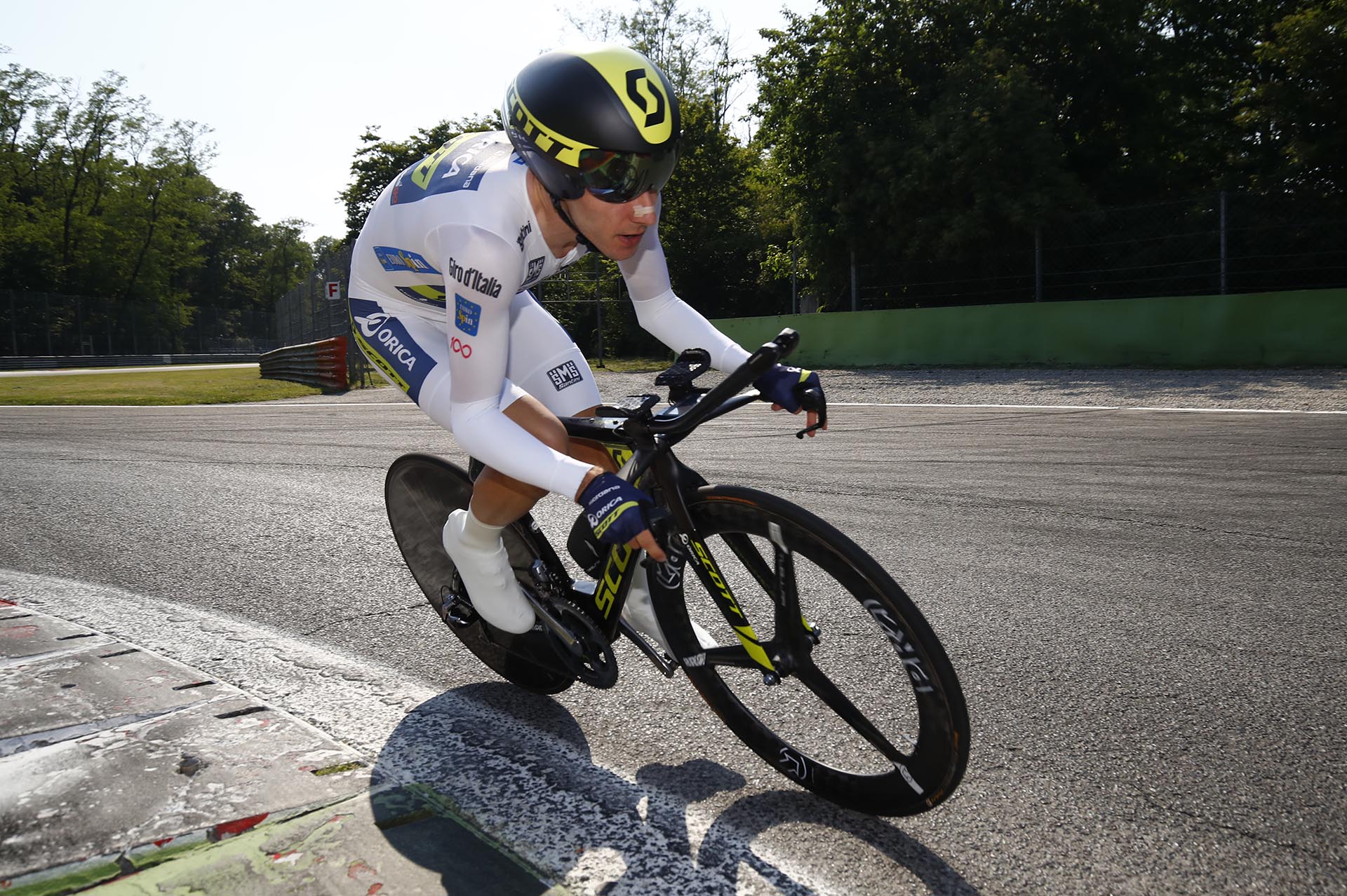El británico Adam Yates del equipo Orica