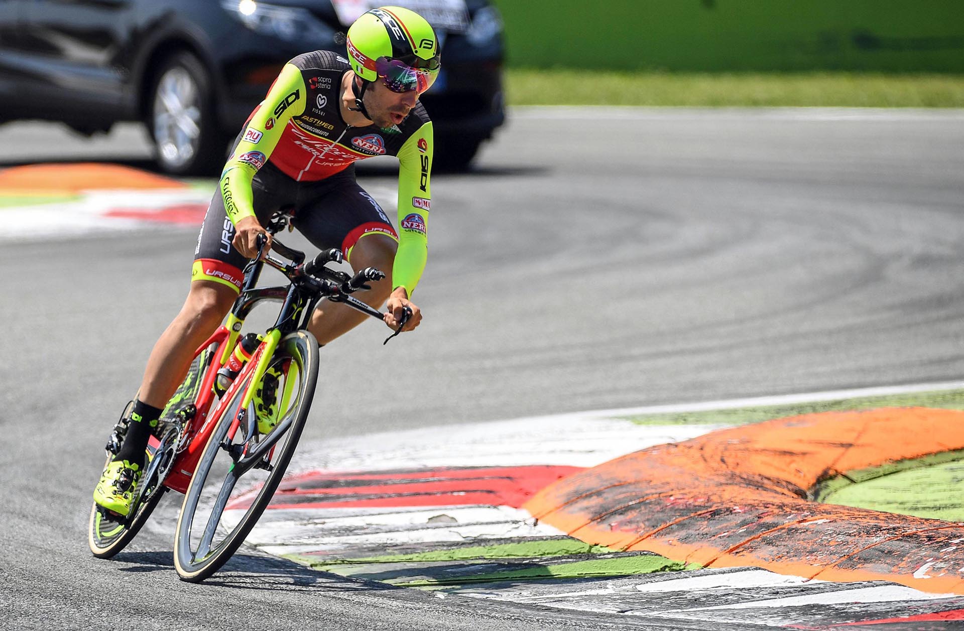 El italiano Giuseppe Fonzi en el autódromo de Monza