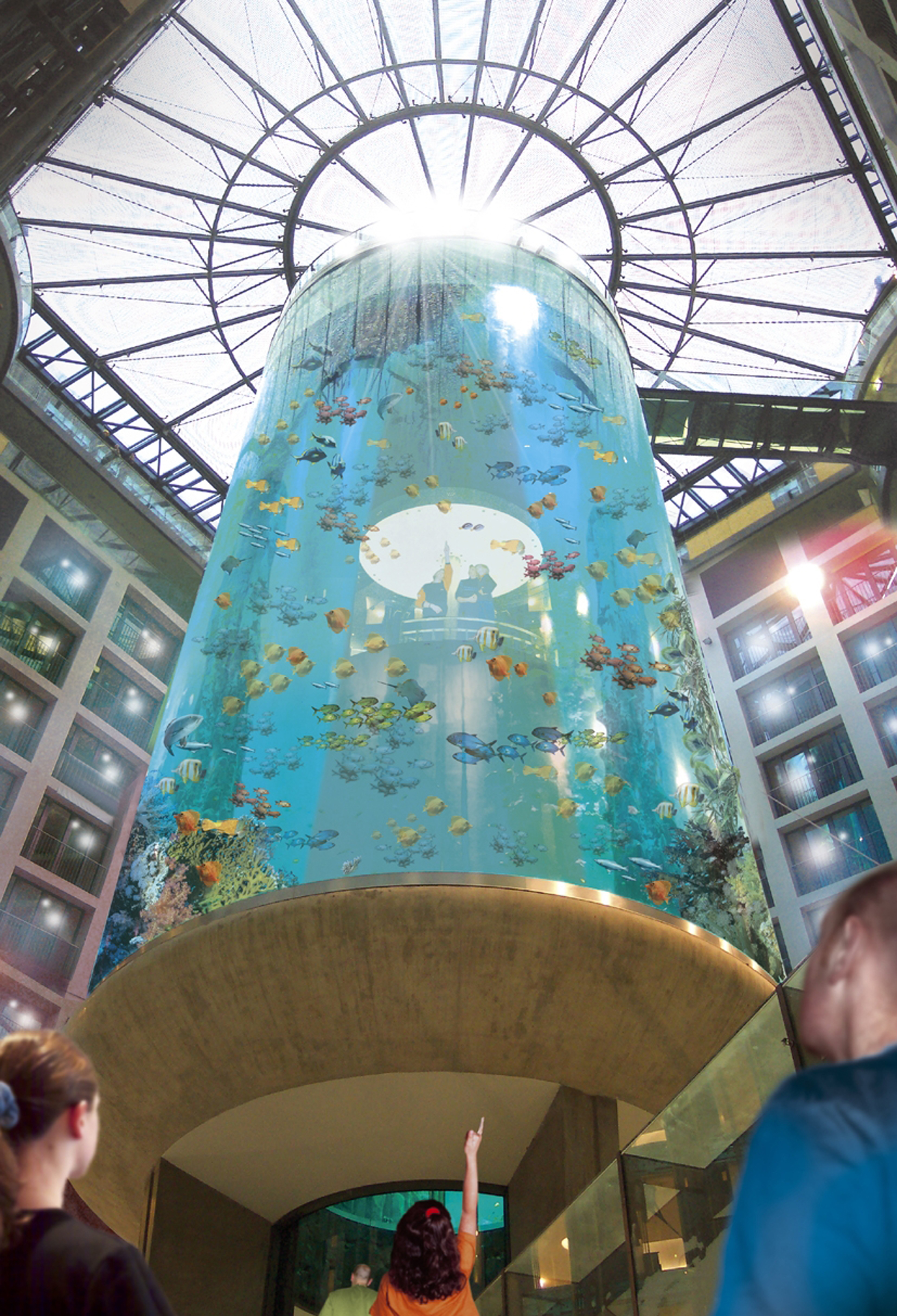 Cuenta con elevador en el interior de la gran pecera permite subir 25 metros rodeado de un millón de litros de agua salada que es el hogar de 1500 criaturas marinas