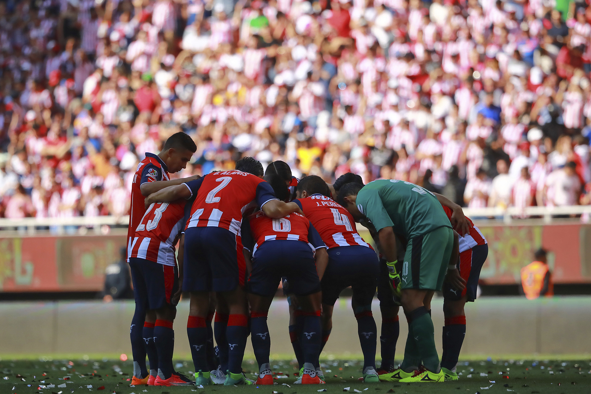 El juramento inicial de las Chivas antes de comenzar el partido