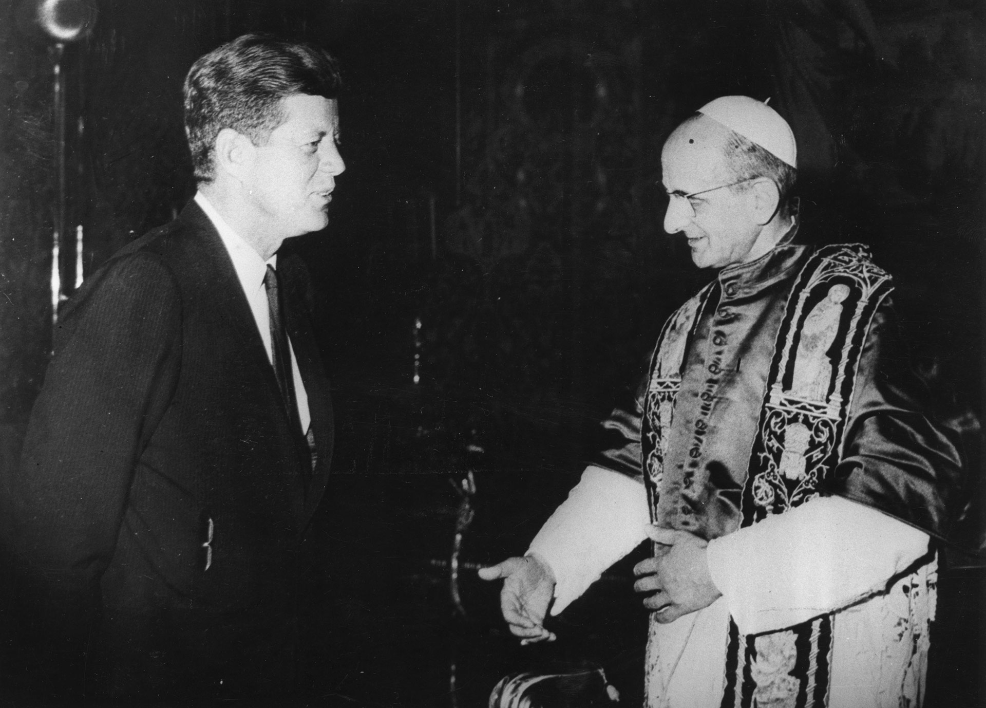 Durante una audiencia de 1963 con el flamante papa Pablo VI. Kennedy fue el primero y último presidente católico de los Estados Unidos (/Getty Images)