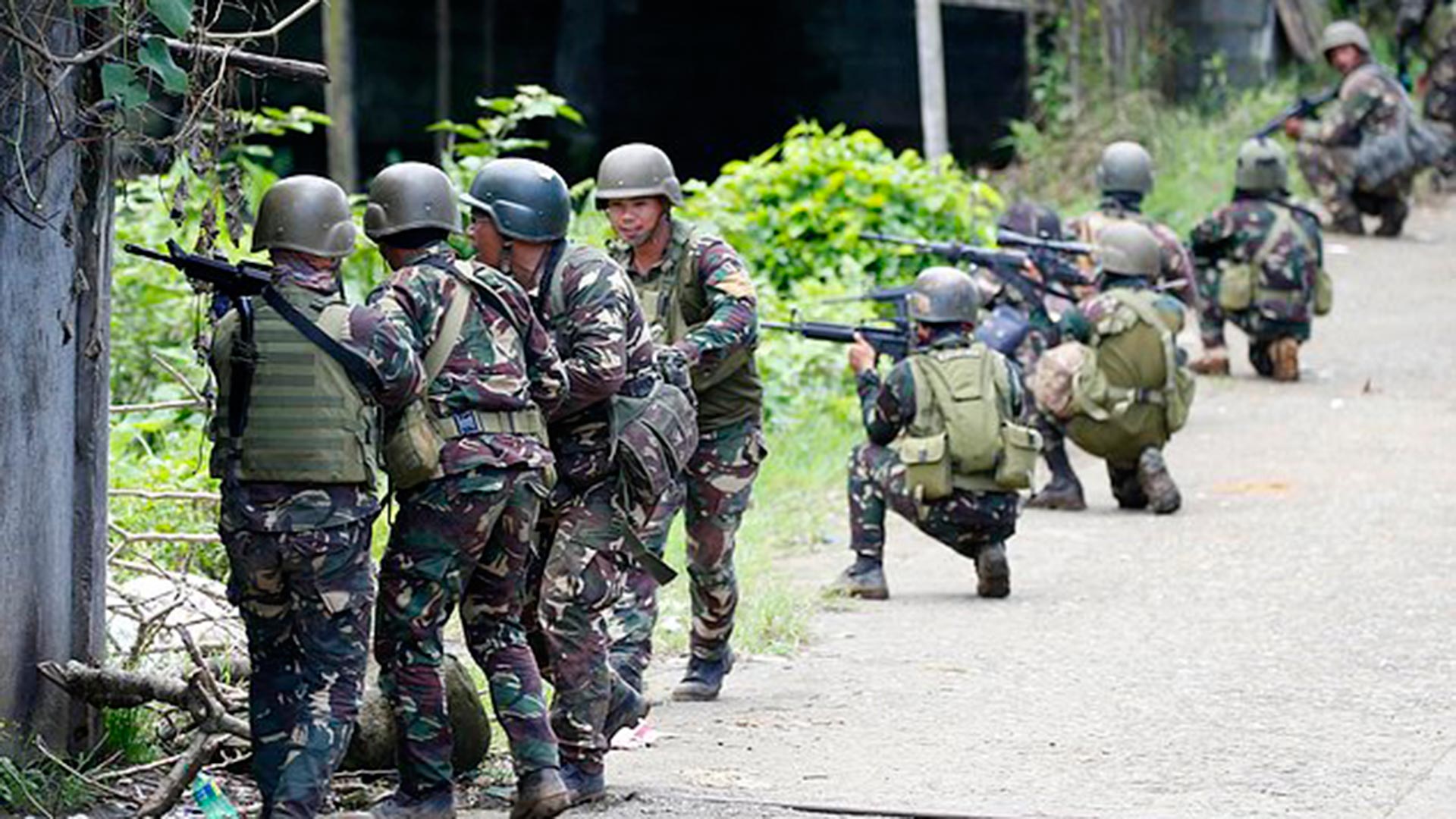 El Ejército de Filipinas desplegó un fuerte operativo contra ISIS (AP)