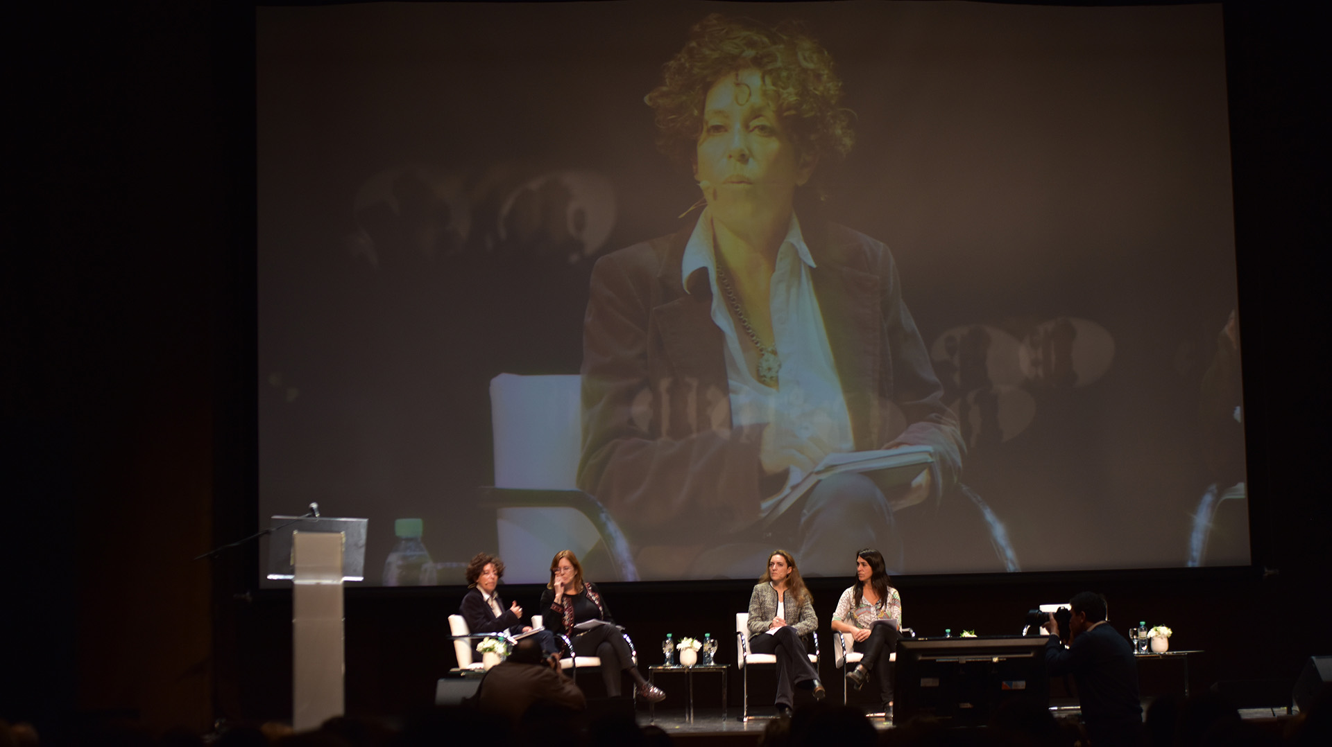 La periodista Marta Dillon fue la coordinadora del primer panel