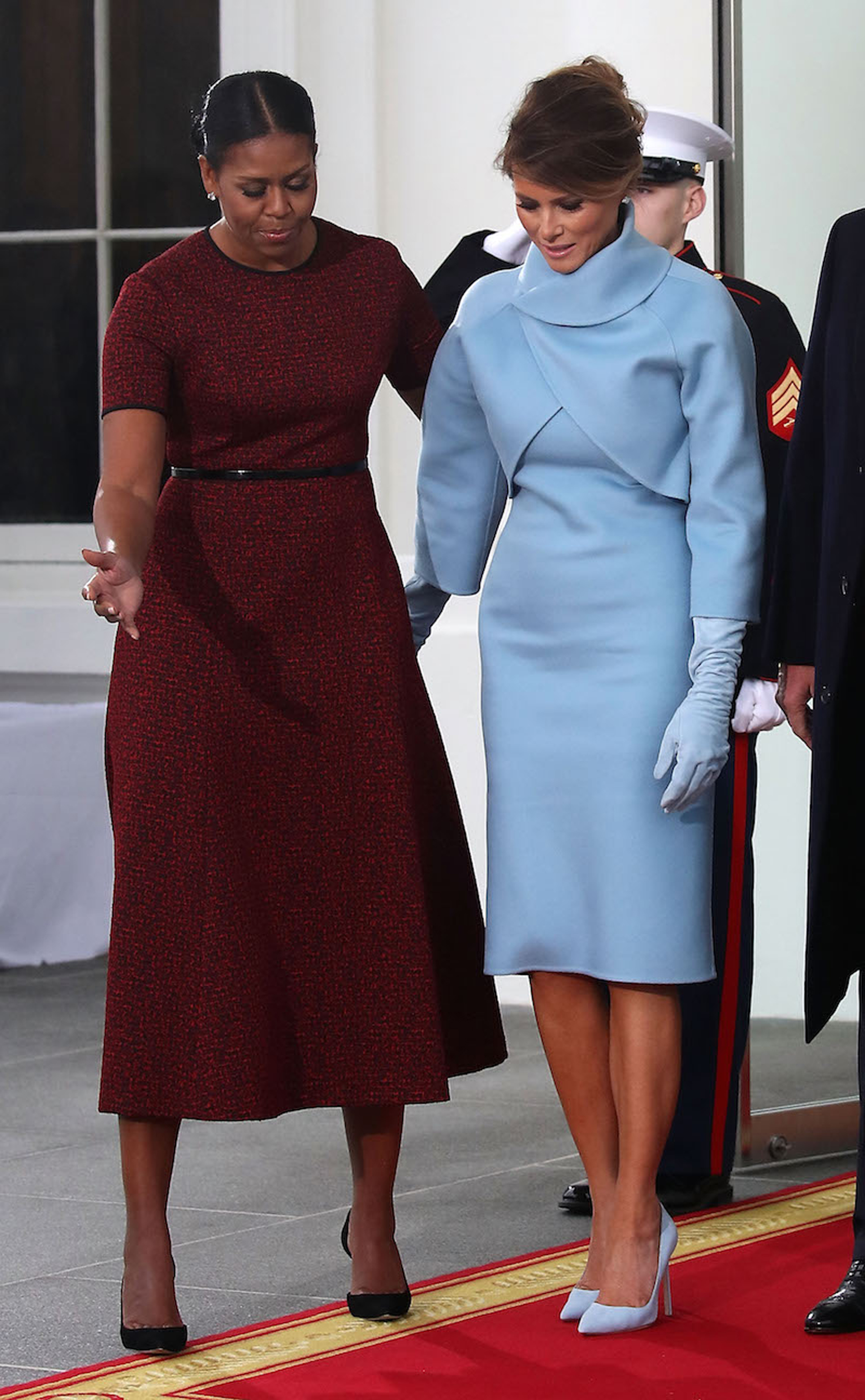 Para la asunción del Donald Trump, la primera dama Melania Trump optó por un conjunto de dos piezas en celeste empolvado de la firma Ralph Lauren (Mark Wilson/Getty Images)