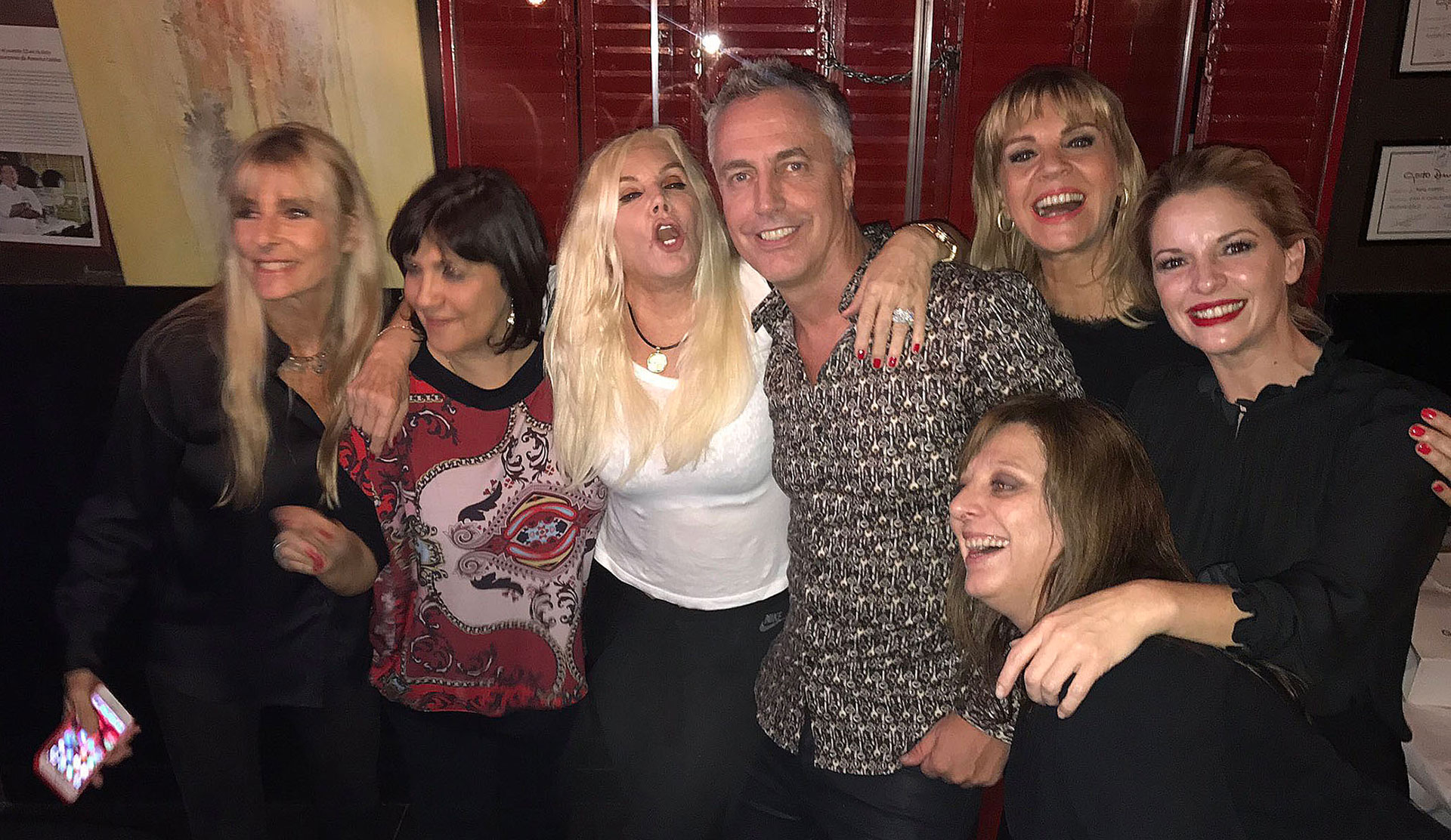 La foto grupal, con Susana como centro de la reunión: fue de las más divertidas