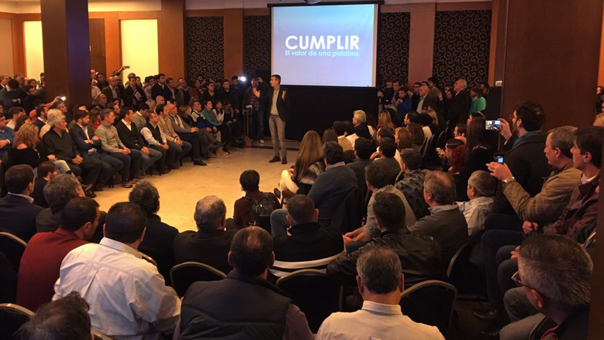 Florencio Randazzo reunió a sus adherentes para lanzar su precandidatura a las elecciones primarias. El acto se realizó a las 11 de la mañana.