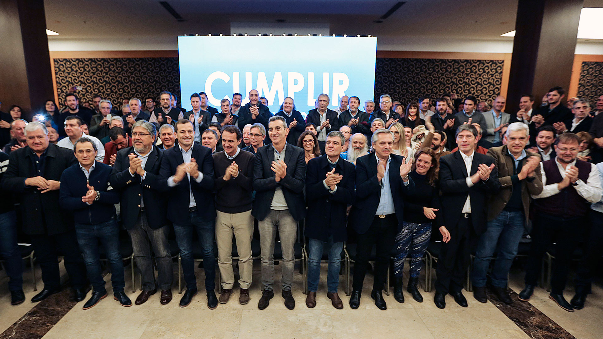 Randazzo presentó su espacio político junto a los dirigentes que lo acompañan (NA)