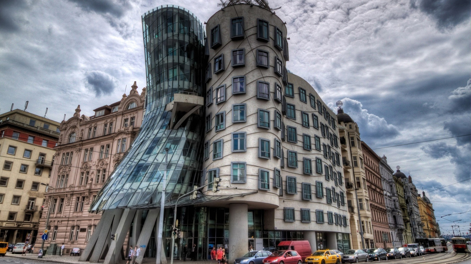 El objetivo de este diseño es otorgarle constante movimiento al edificio, como si no dejara de bailar por sí mismo