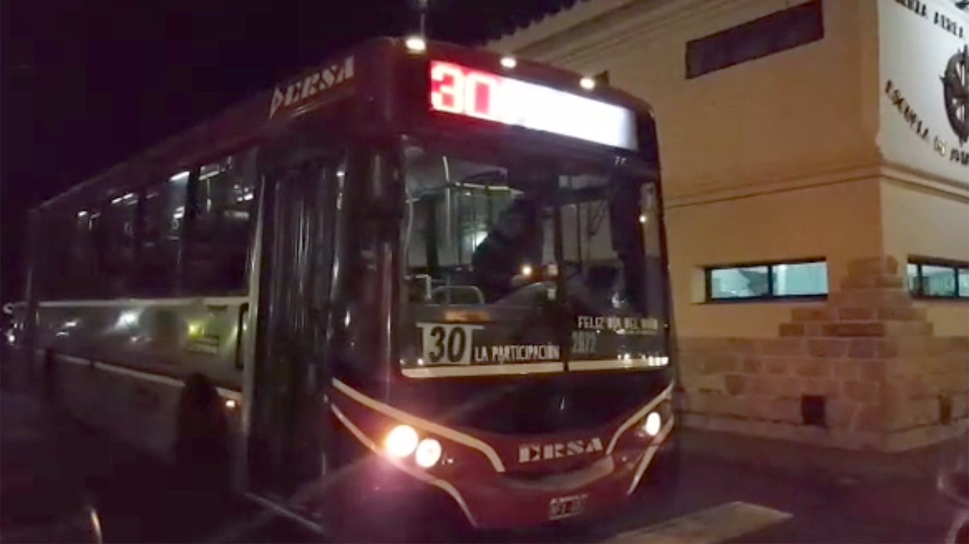 Los colectivos inciaron su recorrido esta mañana desde la Escuela de Aviación (Gentileza Cadena 3)