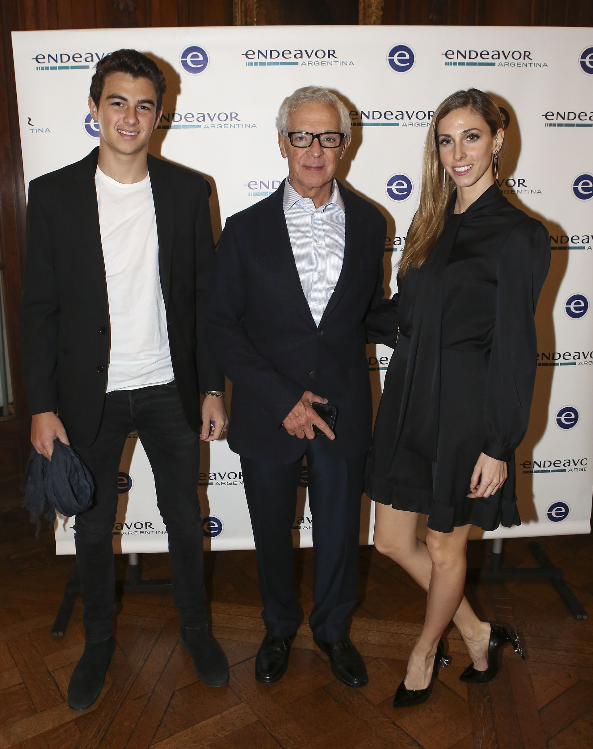 Eduardo Costantini junto a su hijo Gonzalo y a su pareja, Lucía Radeljak. Además de las personalidades mencionadas más arriba, referentes de la industria tecnológica de Argentina y Sillicon Valley contarán cómo el sector está revolucionando la forma en la que consumimos y nos relacionamos