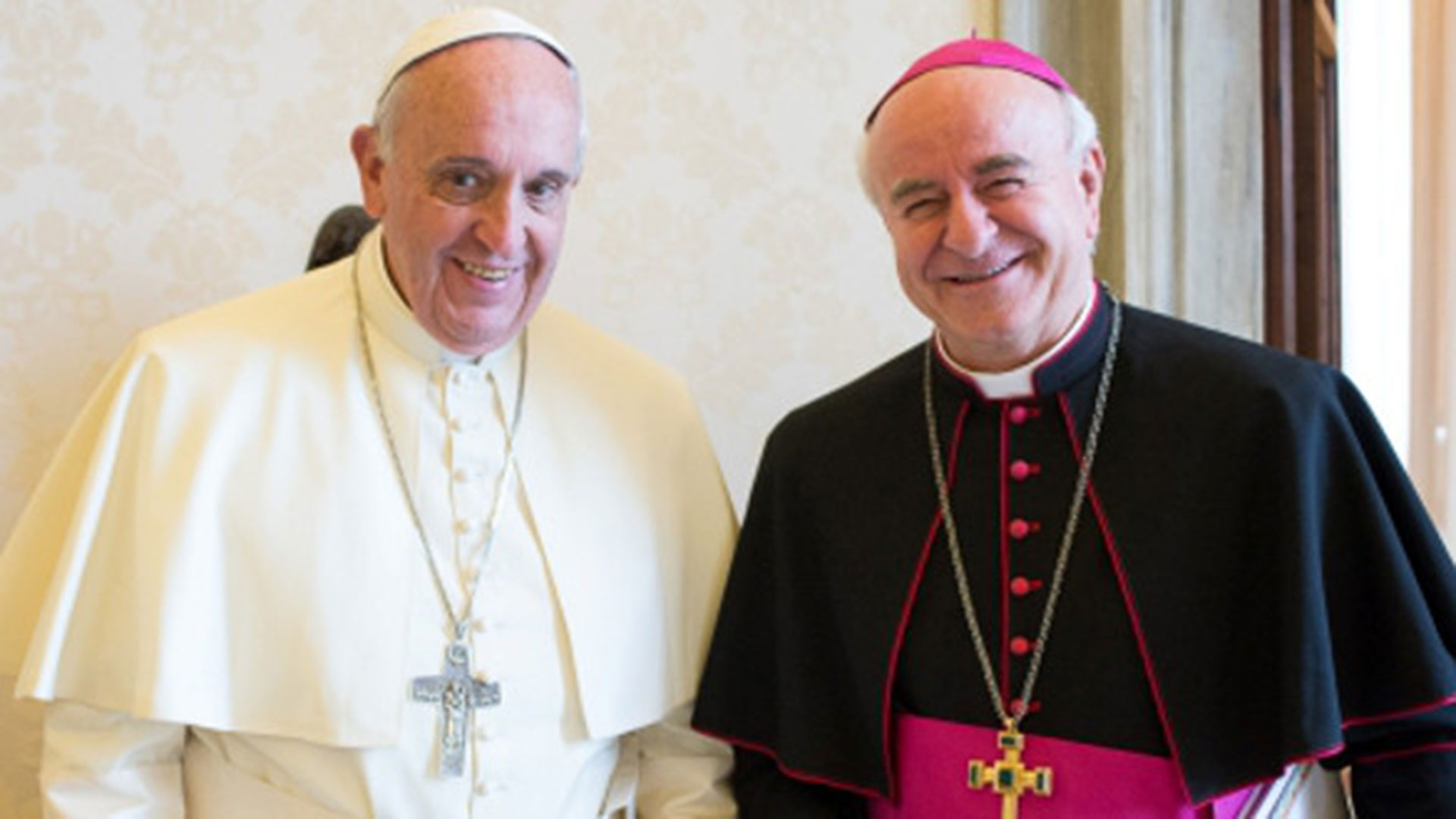 El papa Francisco junto a monseñor Vincenzo Paglia, director de la Pontificia Academia para la Vida