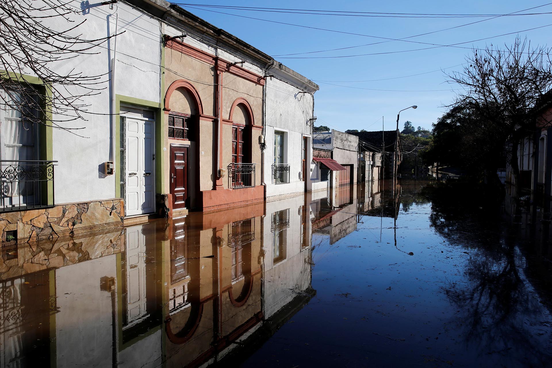 Una calle inundada en la ciudad de Salto, Uruguay