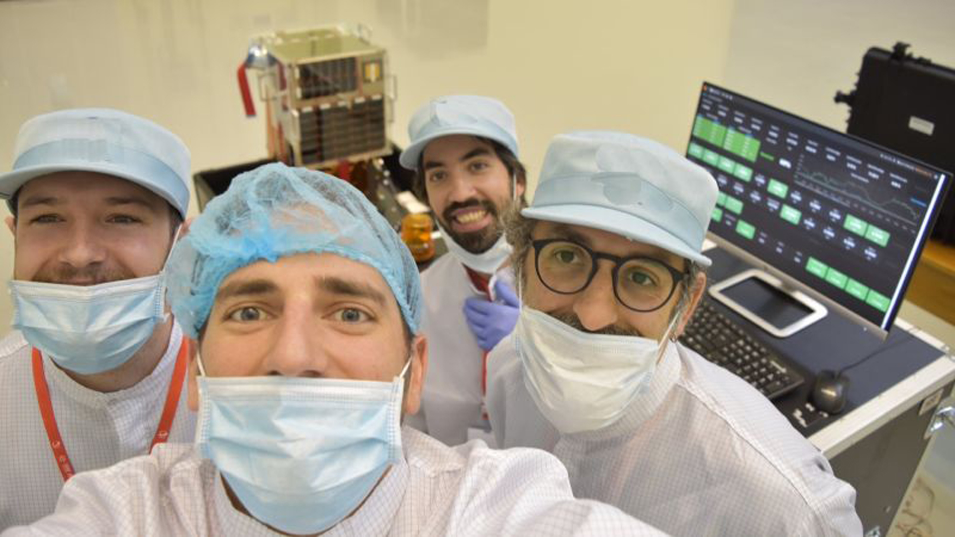 Parte del equipo a cargo del Milanesat