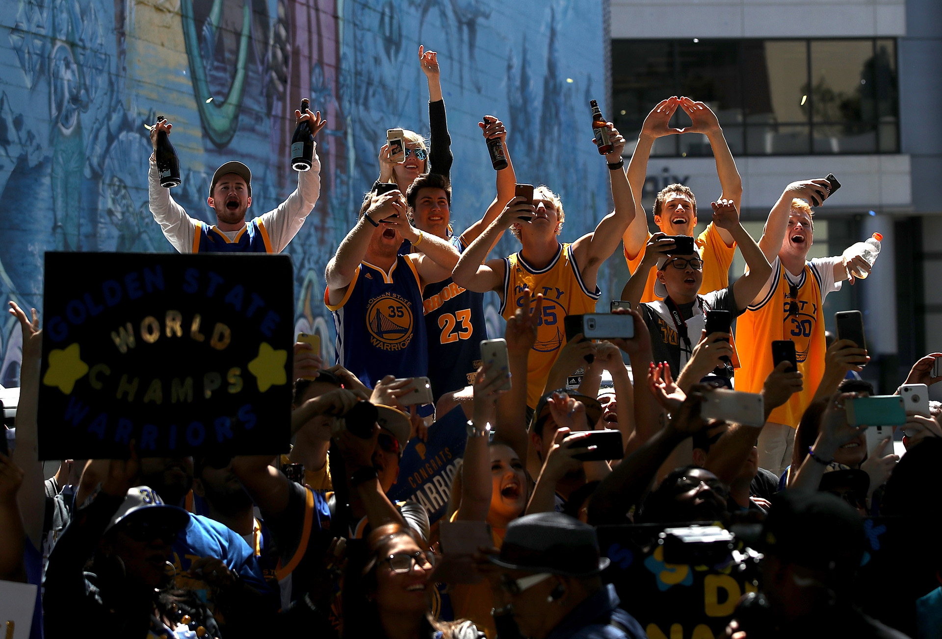 Stephen Curry, Kevin Durant, Draymond Green, Zaza Pachulia y Klay Thompson fueron las figuras de los Warriors esta temporada